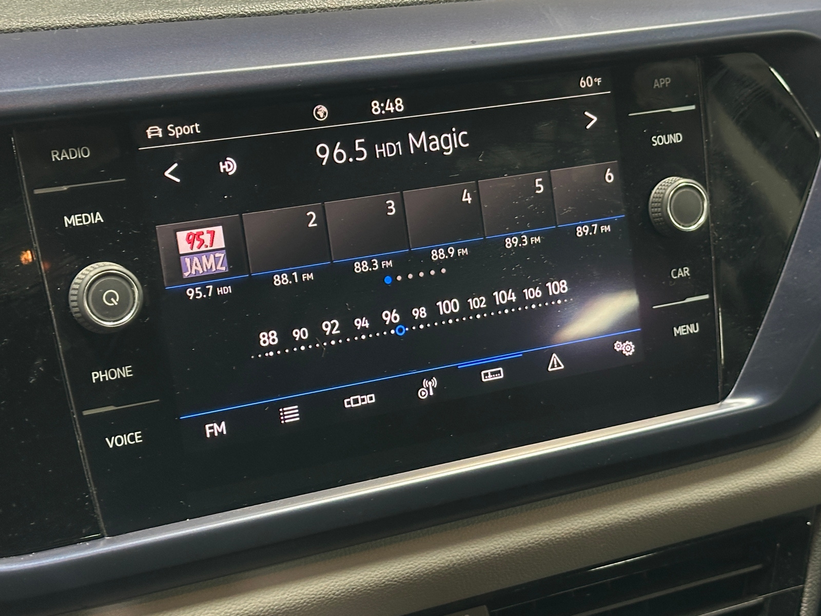 Thumbnail: 2022 Volkswagen Taos - 3