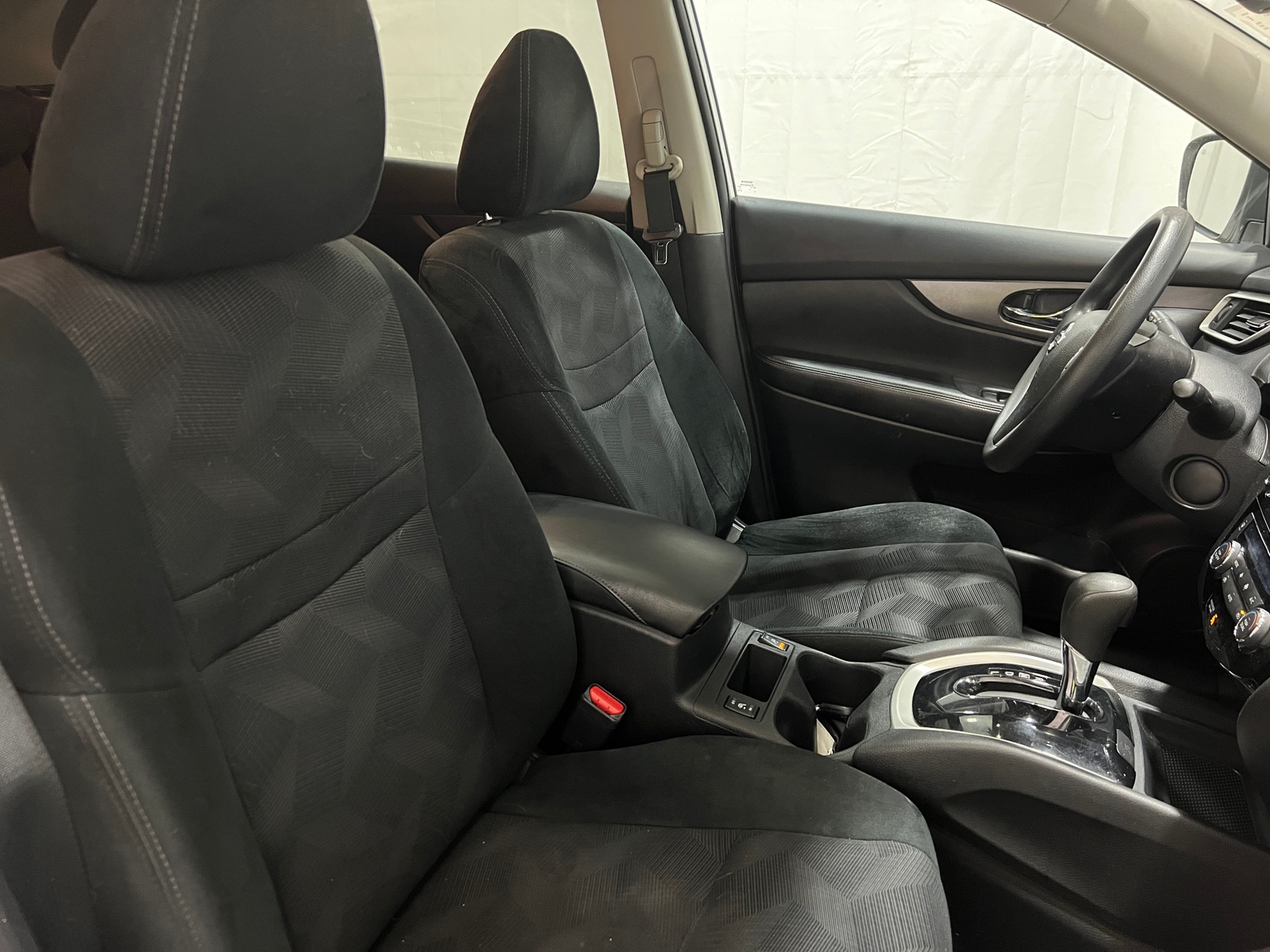 Thumbnail: 2016 Nissan Rogue - 2