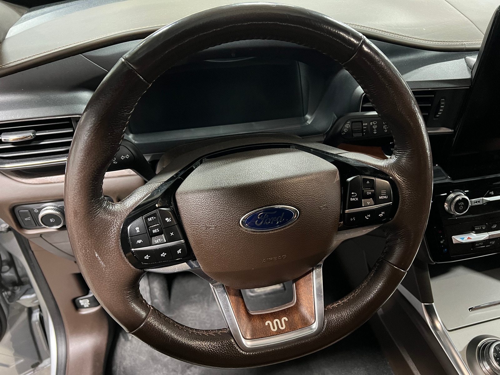 Thumbnail: 2022 Ford Explorer - 4