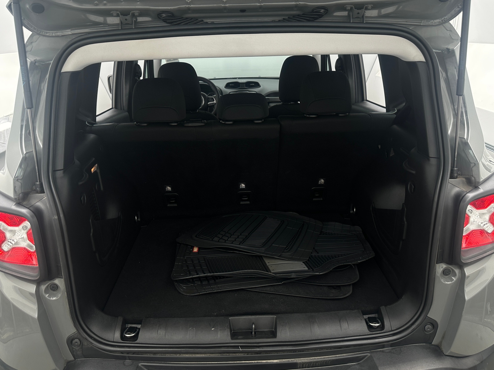 Thumbnail: 2020 Jeep Renegade - 7