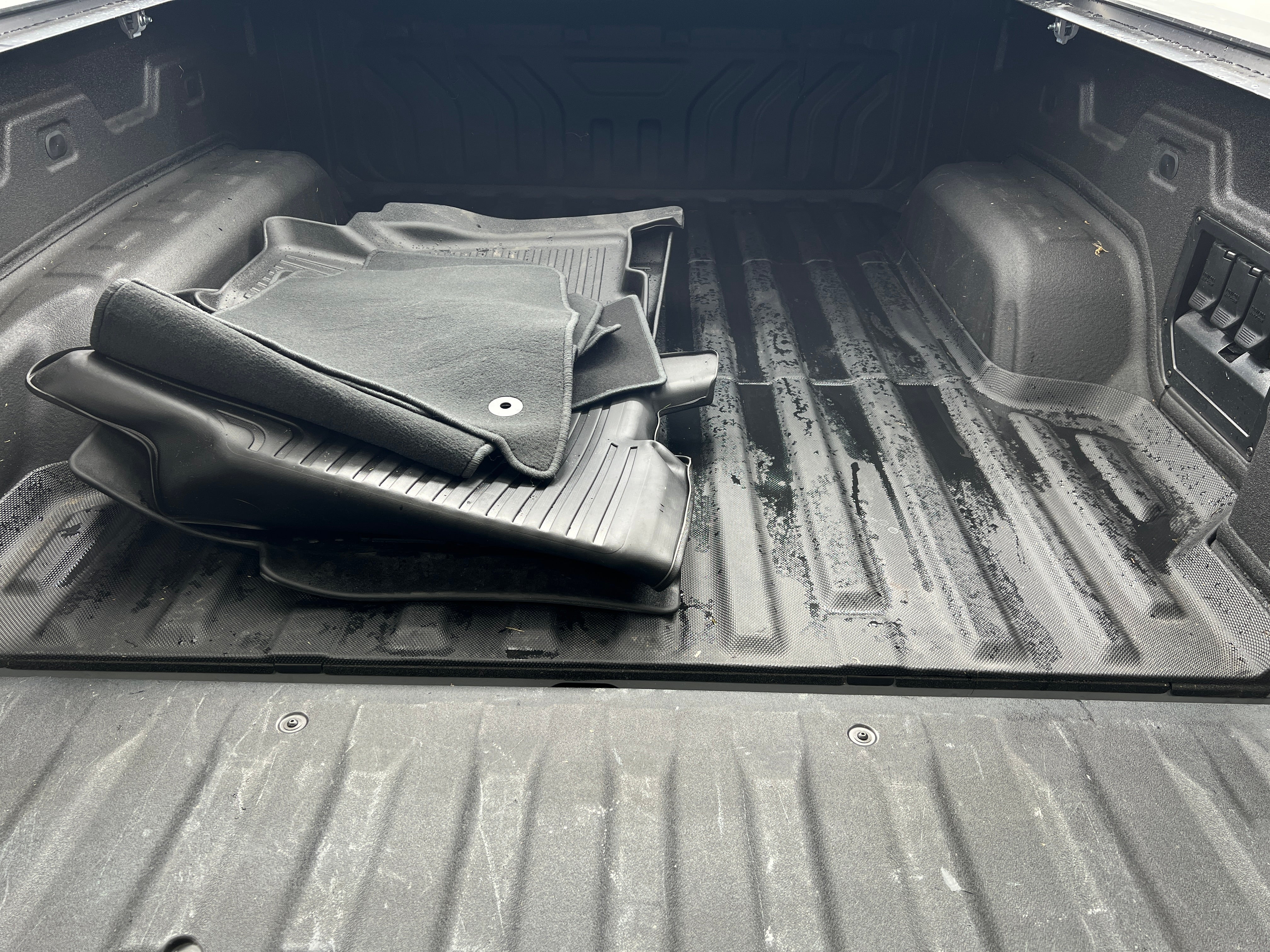 Used 2025 Chevrolet Silverado EV LT with VIN 1GC10ZED1SU401184 for sale in Auburn, WA