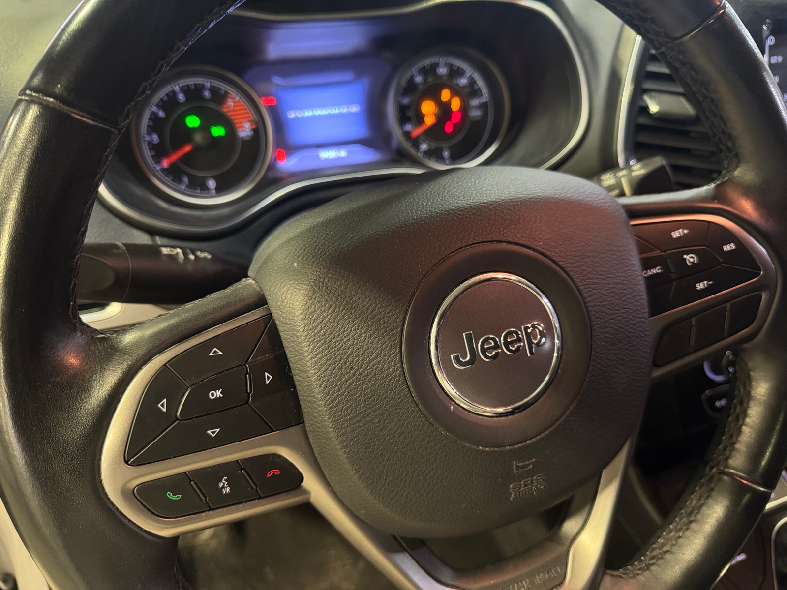 Thumbnail: 2019 Jeep Cherokee - 4