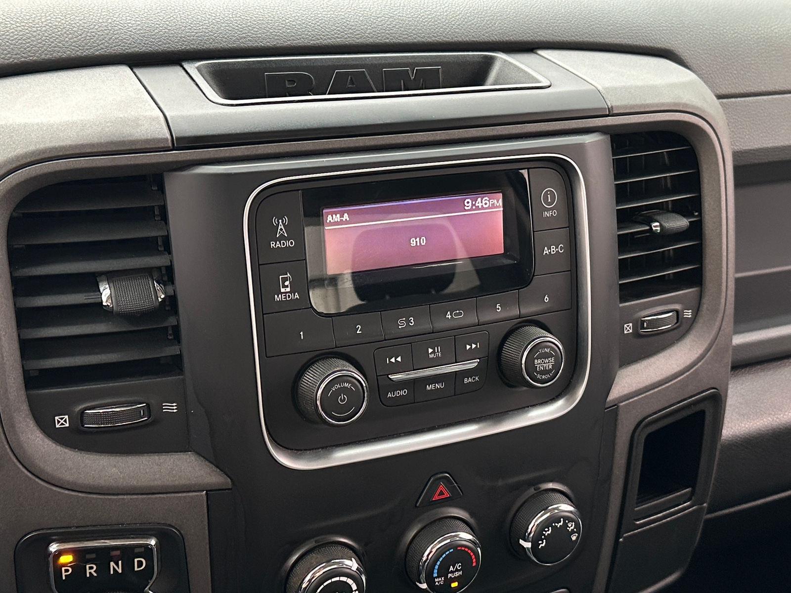 Thumbnail: 2019 RAM 1500 Classic - 3