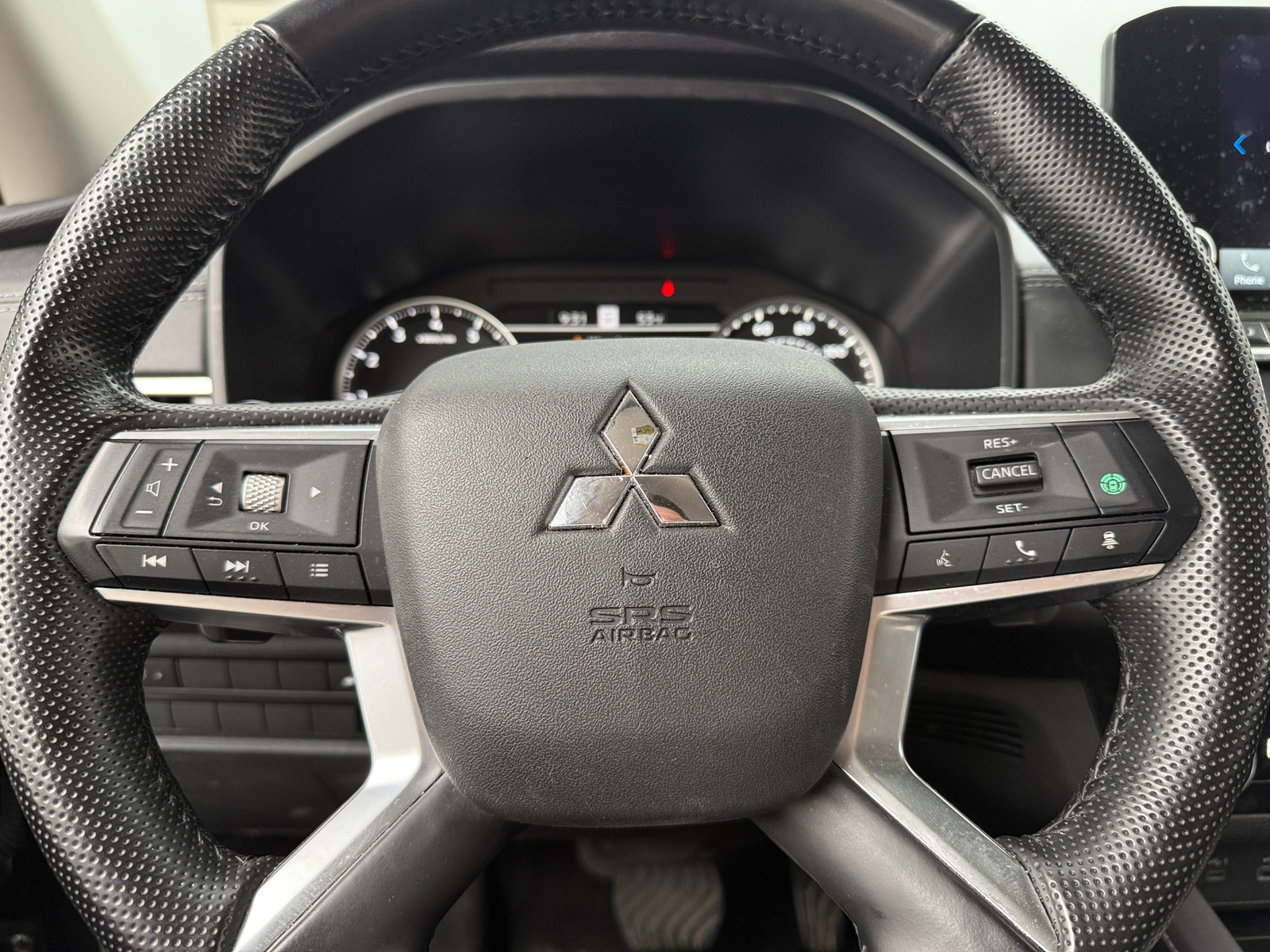 Thumbnail: 2024 Mitsubishi Outlander - 4