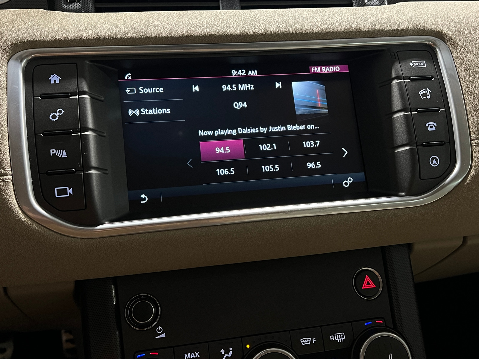 Thumbnail: 2019 Land Rover Range Rover Evoque - 3