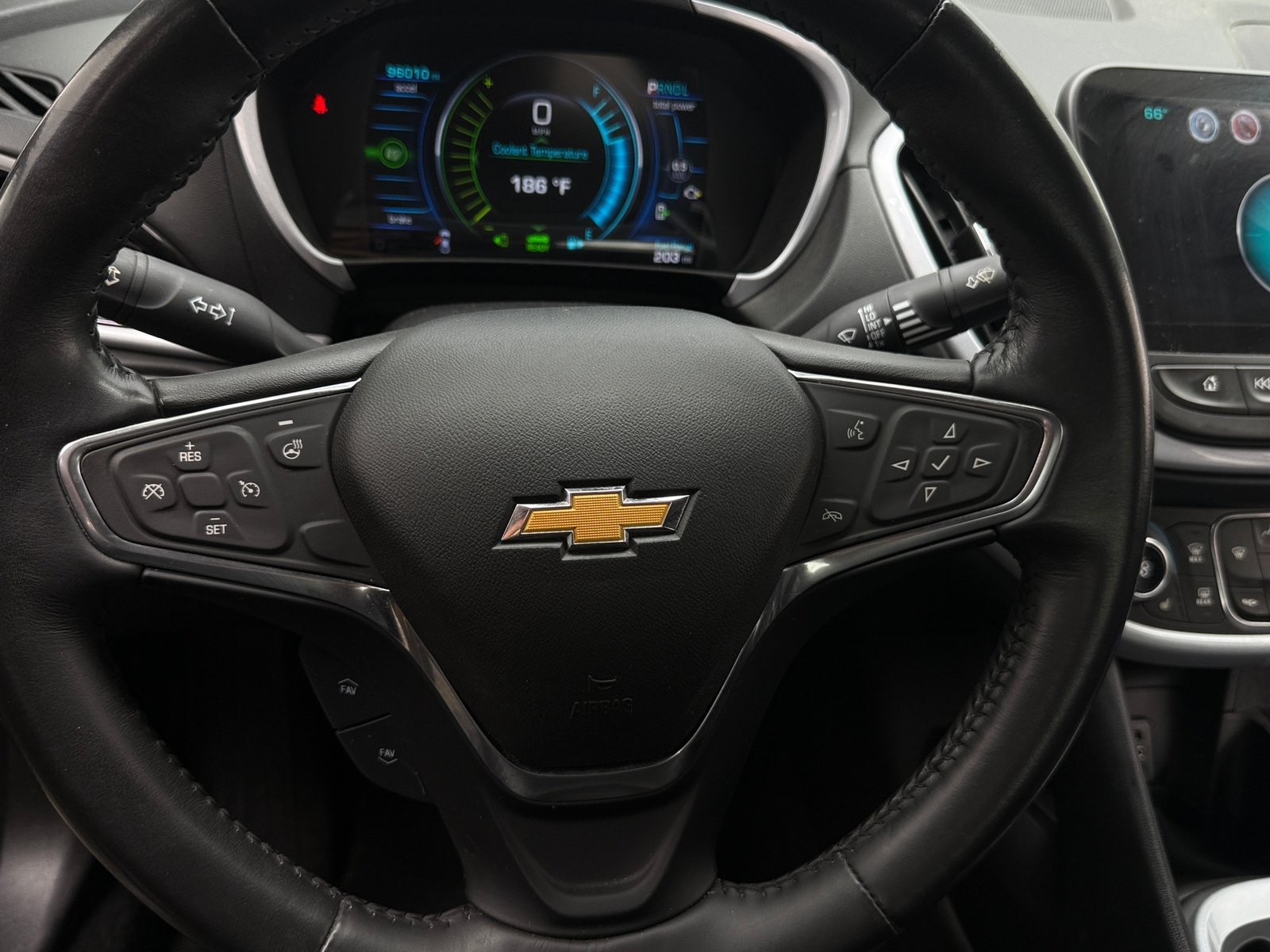 Thumbnail: 2017 Chevrolet Volt - 4