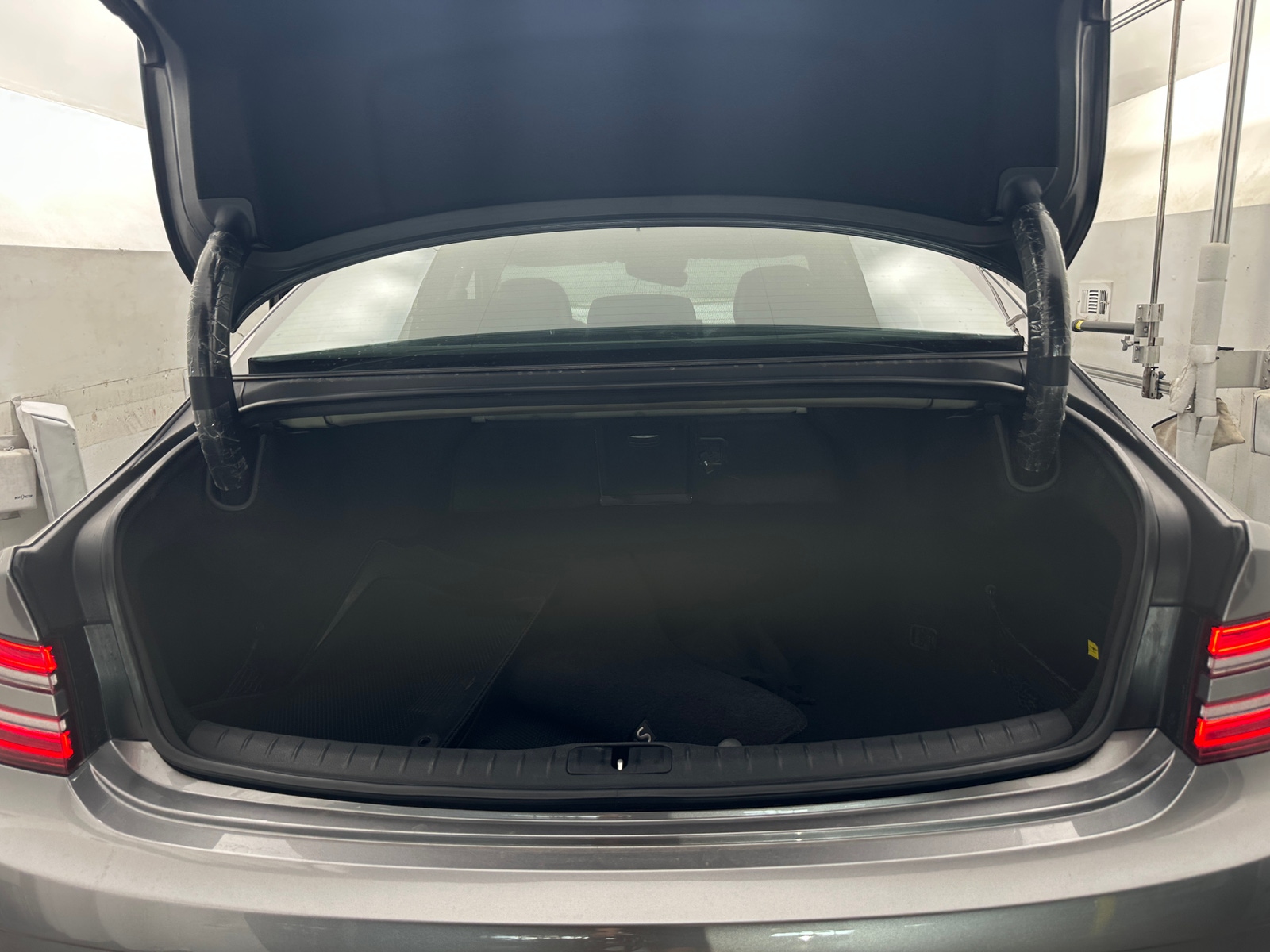 Thumbnail: 2023 Genesis G80 - 6
