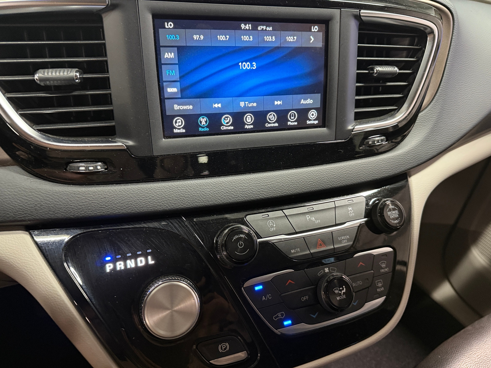 Thumbnail: 2019 Chrysler Pacifica - 3