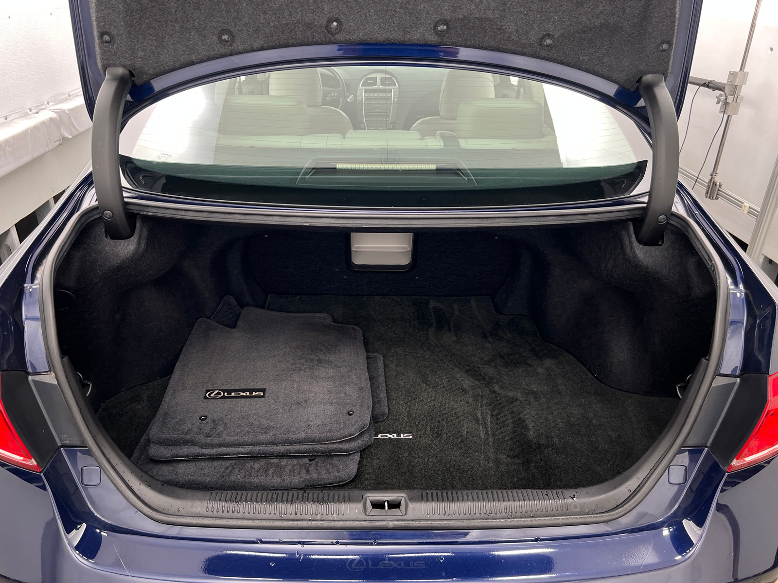 Thumbnail: 2011 Lexus ES - 6