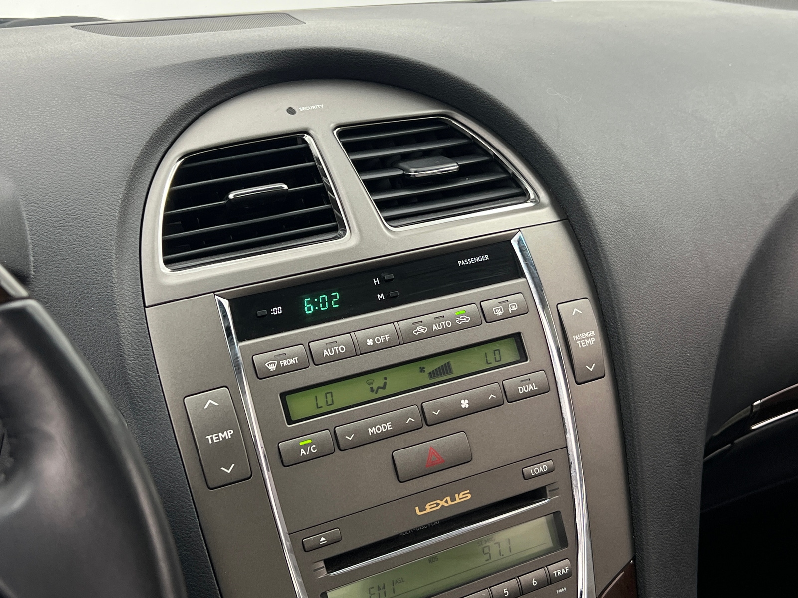Thumbnail: 2011 Lexus ES - 3