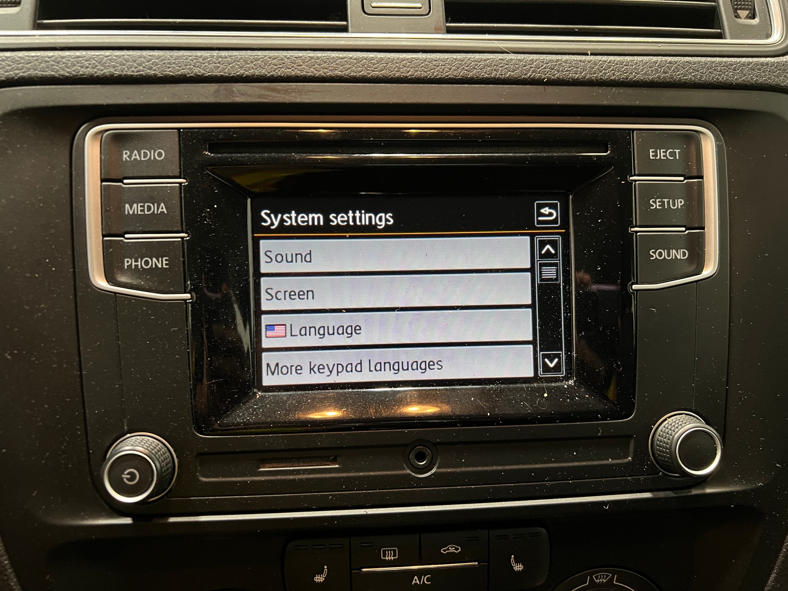 Thumbnail: 2017 Volkswagen Jetta - 4