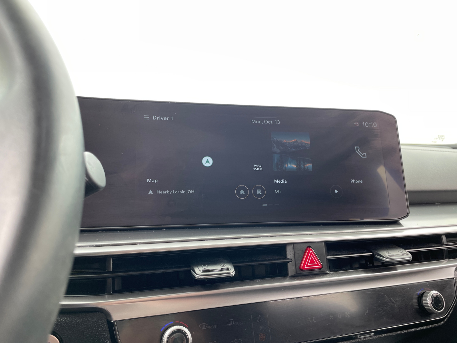 Thumbnail: 2024 Kia Sorento - 3