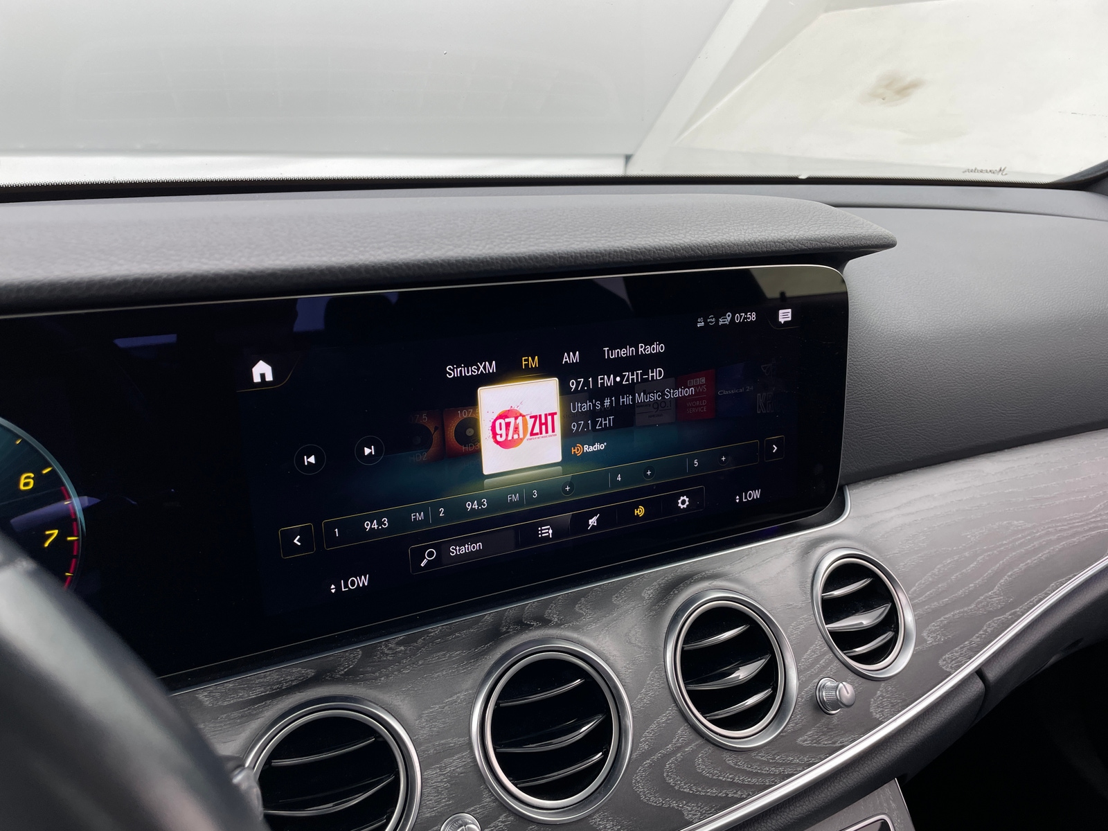 Thumbnail: 2021 Mercedes-Benz E-Class - 3