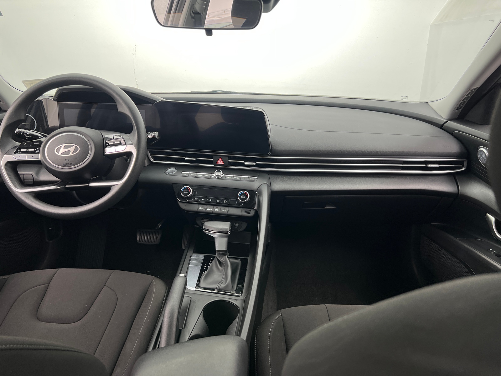 Thumbnail: 2024 Hyundai Elantra - 3