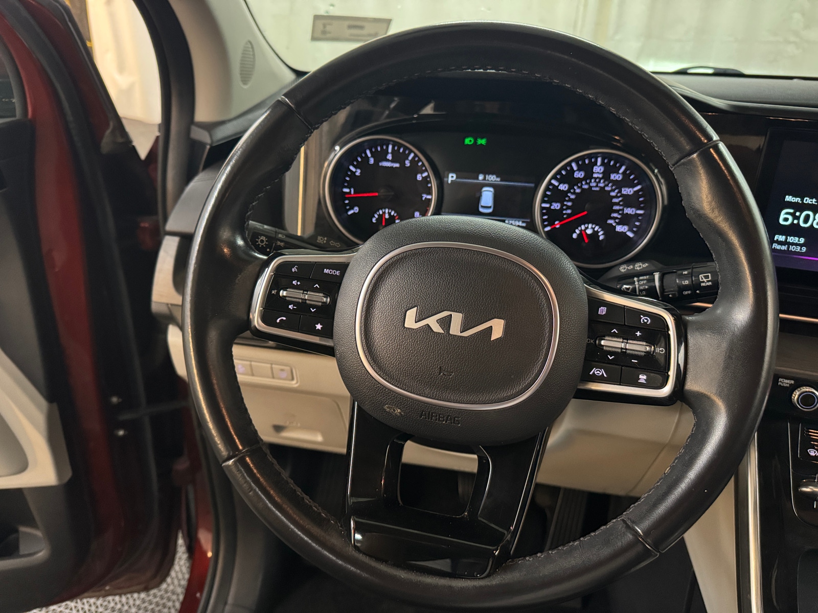 Thumbnail: 2023 Kia Carnival - 4