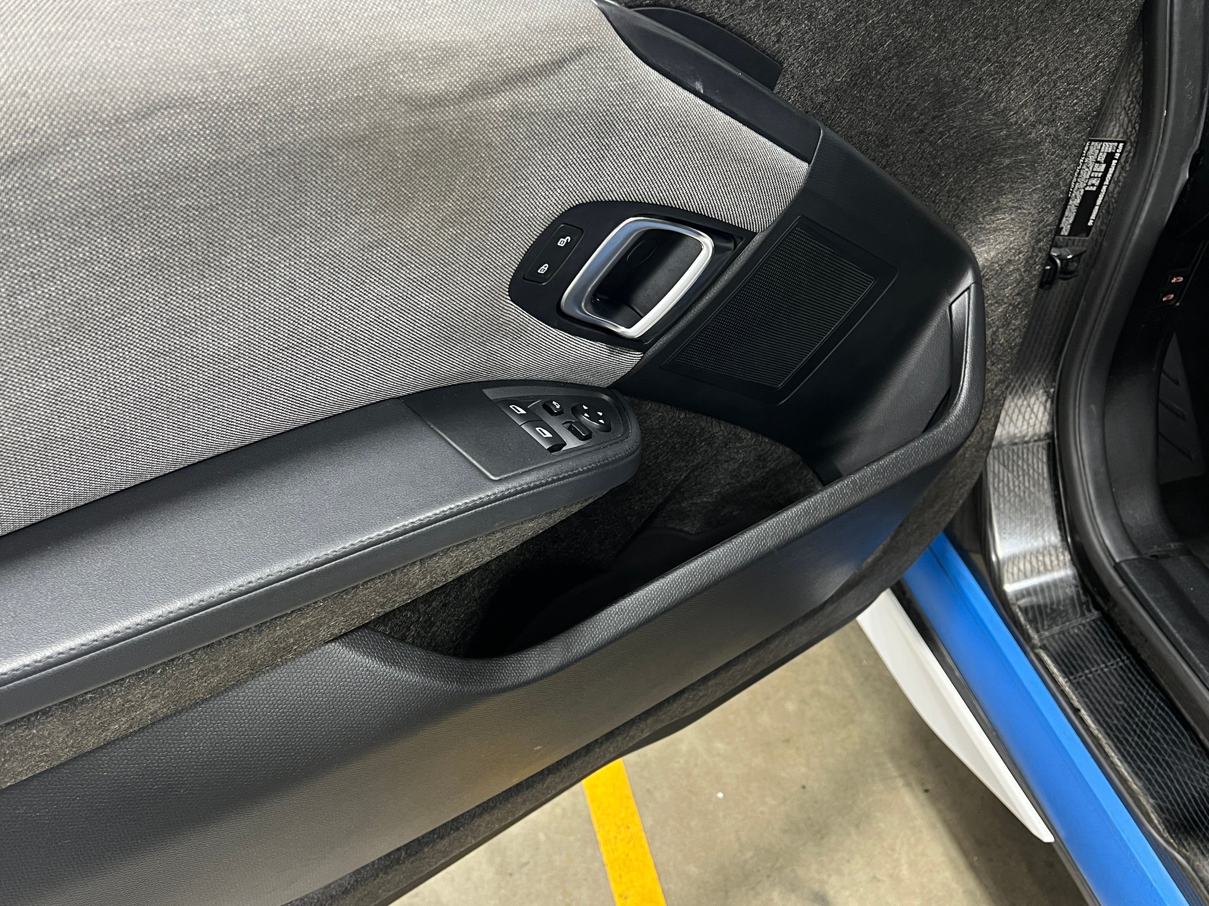 Used 2017 BMW i3 Base with VIN WBY1Z6C34HV949440 for sale in Oak Creek, WI