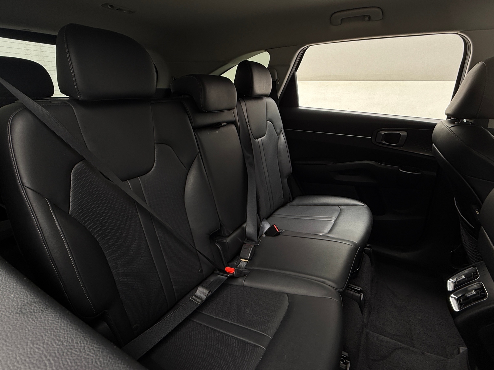 Thumbnail: 2023 Kia Sorento - 5