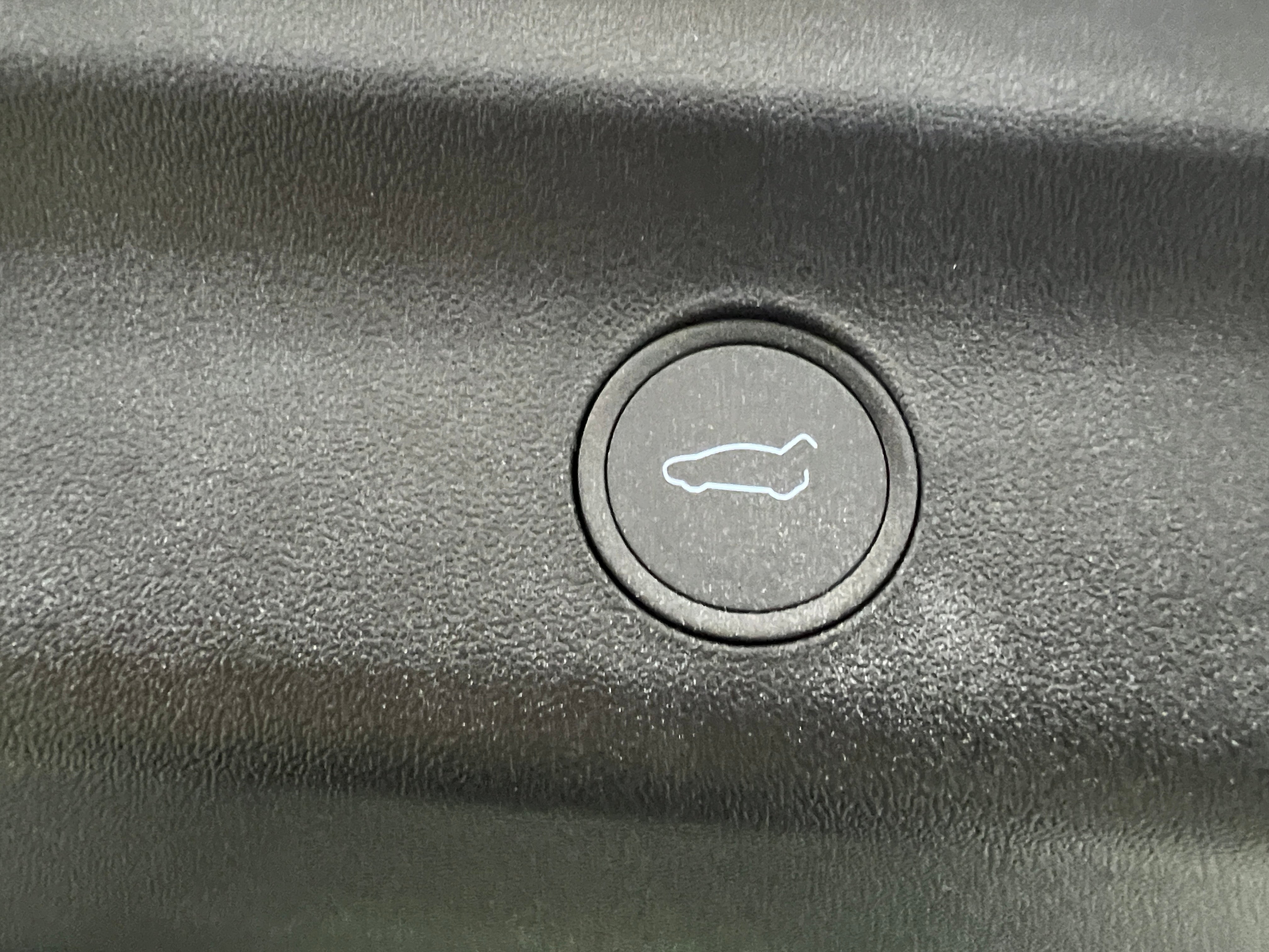 Used 2021 Tesla Model Y Long Range with VIN 5YJYGDEEXMF231697 for sale in Oak Creek, WI