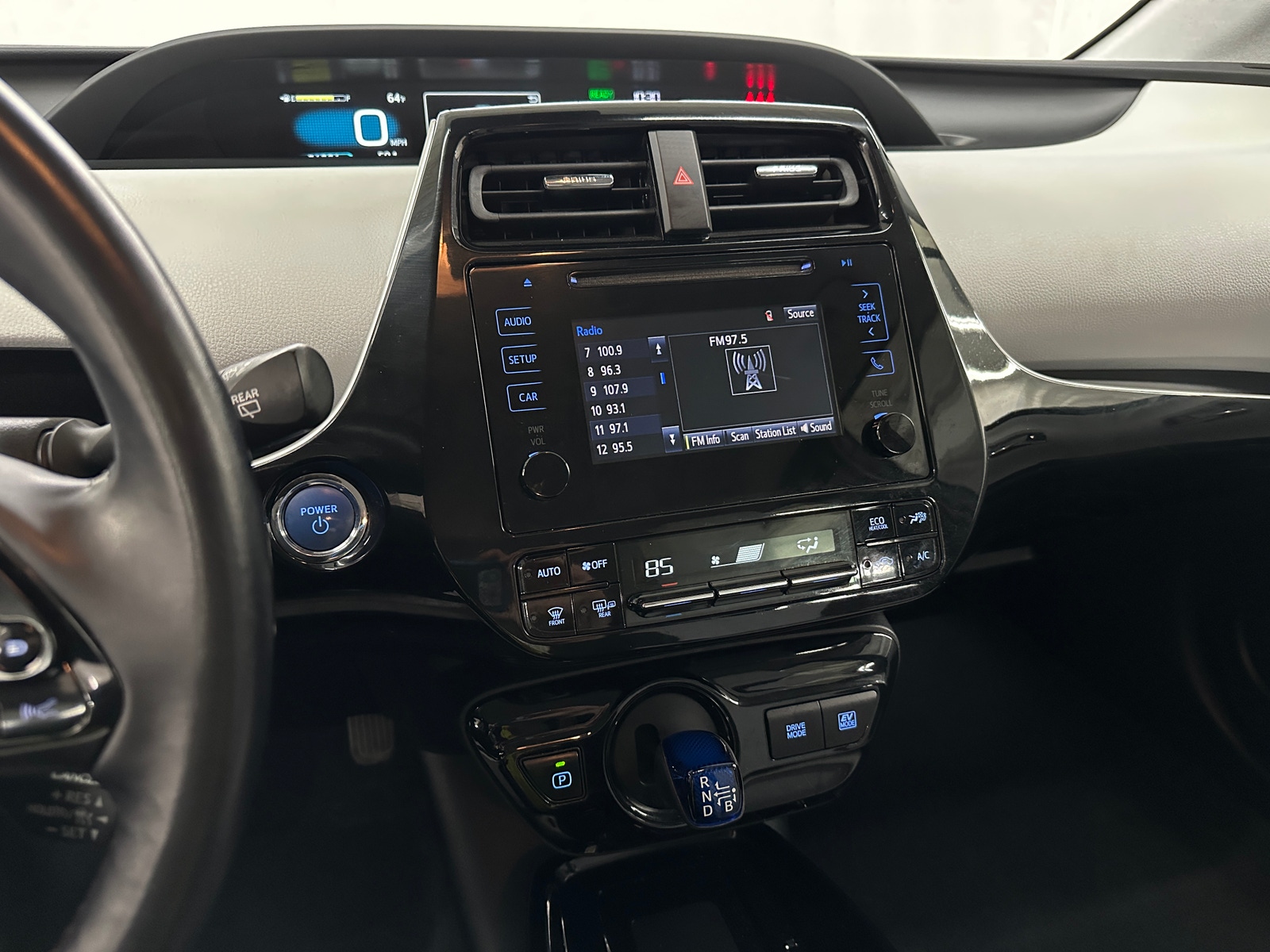 Thumbnail: 2019 Toyota Prius - 3