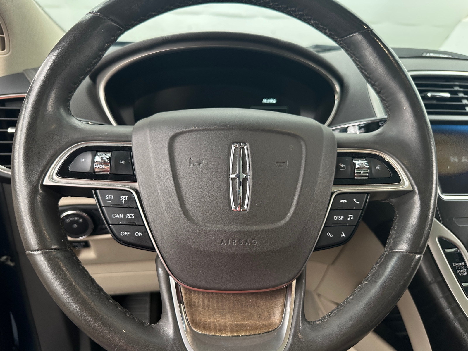 Thumbnail: 2019 Lincoln Nautilus - 4