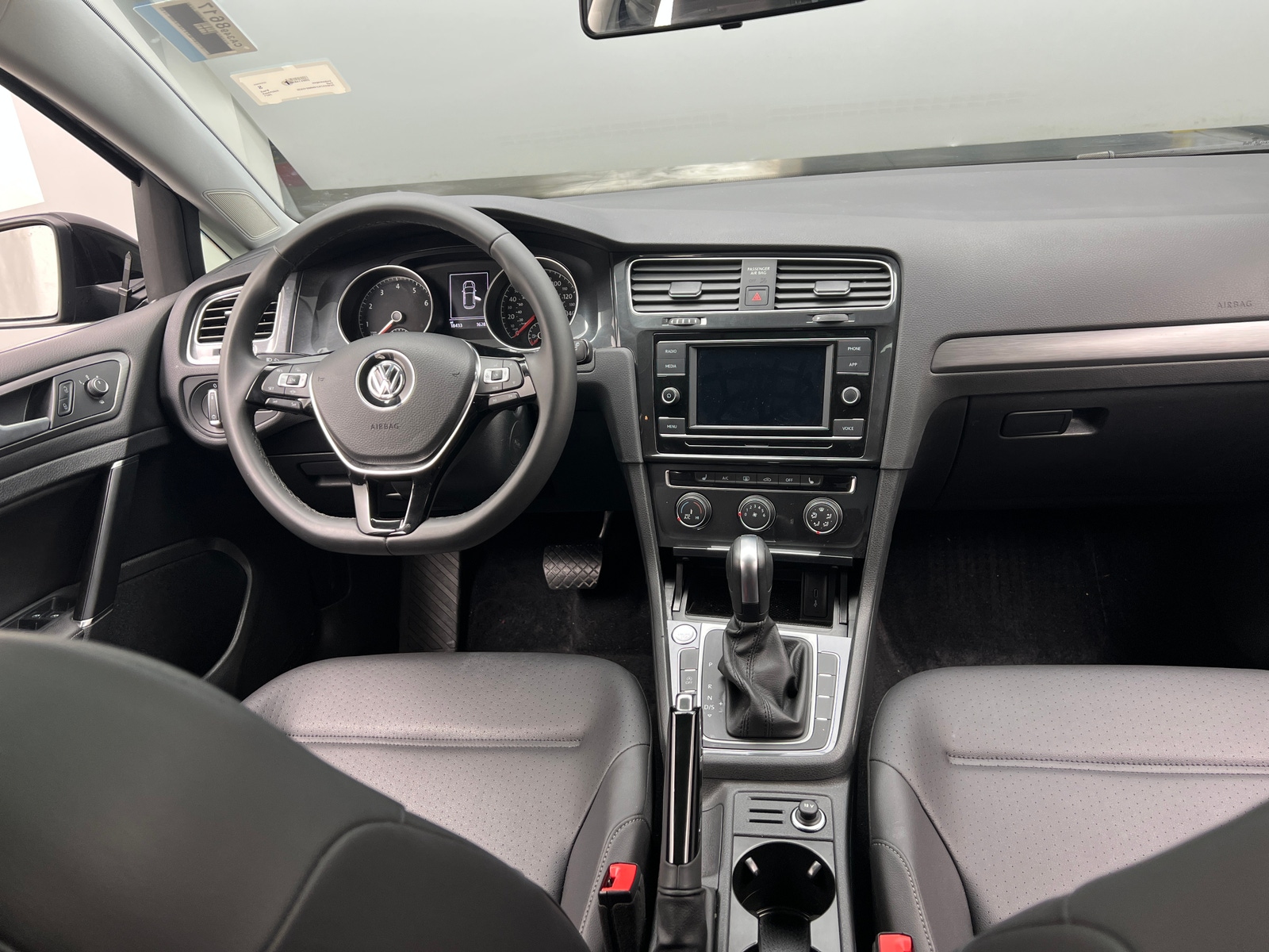 Thumbnail: 2021 Volkswagen Golf - 2