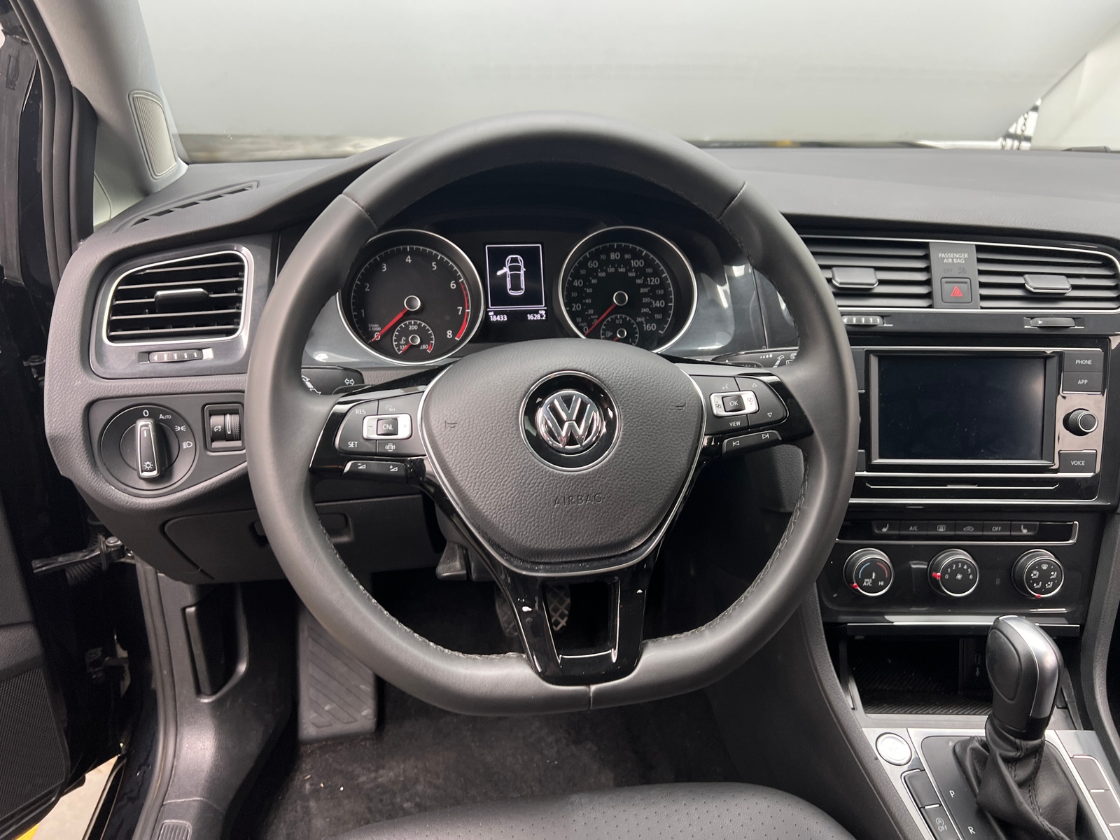 Thumbnail: 2021 Volkswagen Golf - 4