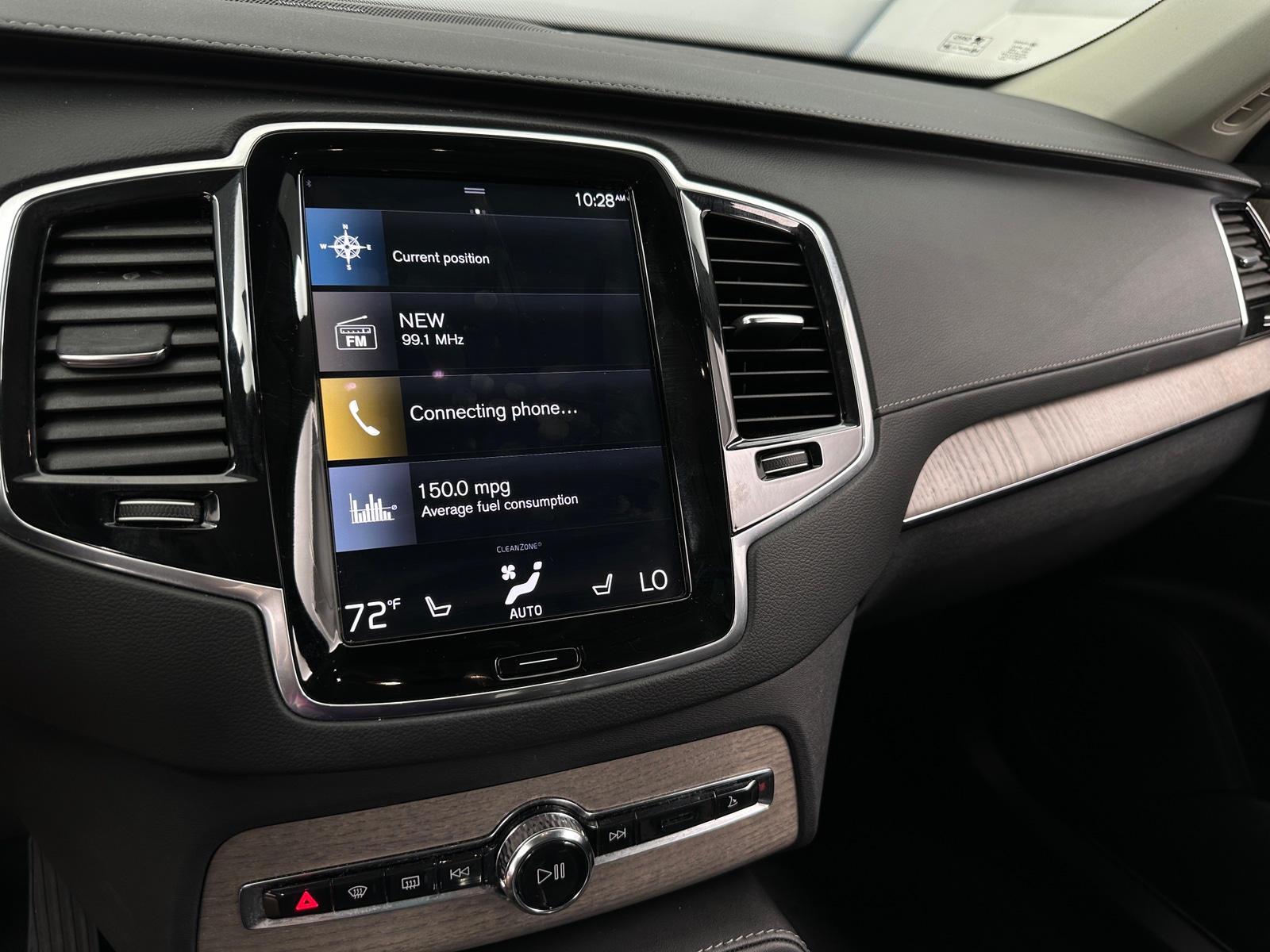 Thumbnail: 2022 Volvo XC90 - 3