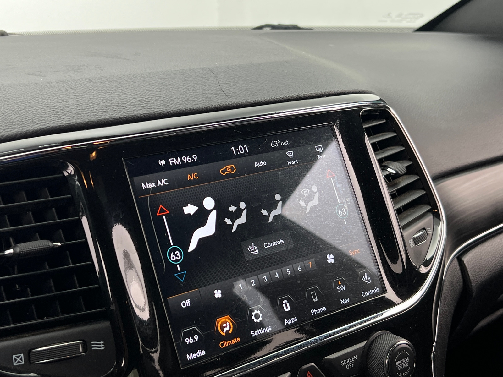 Thumbnail: 2021 Jeep Grand Cherokee - 3