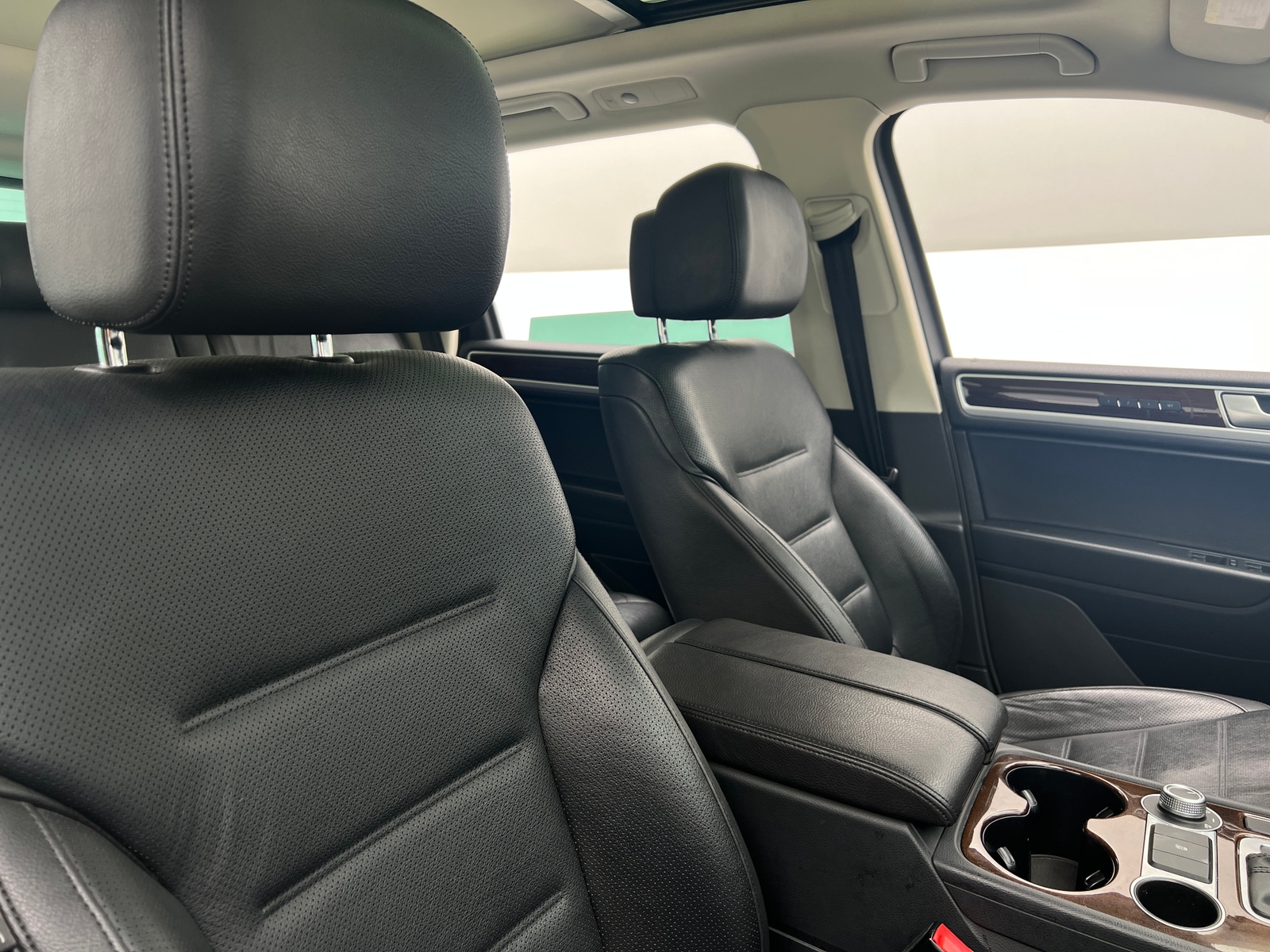 Thumbnail: 2016 Volkswagen Touareg - 2