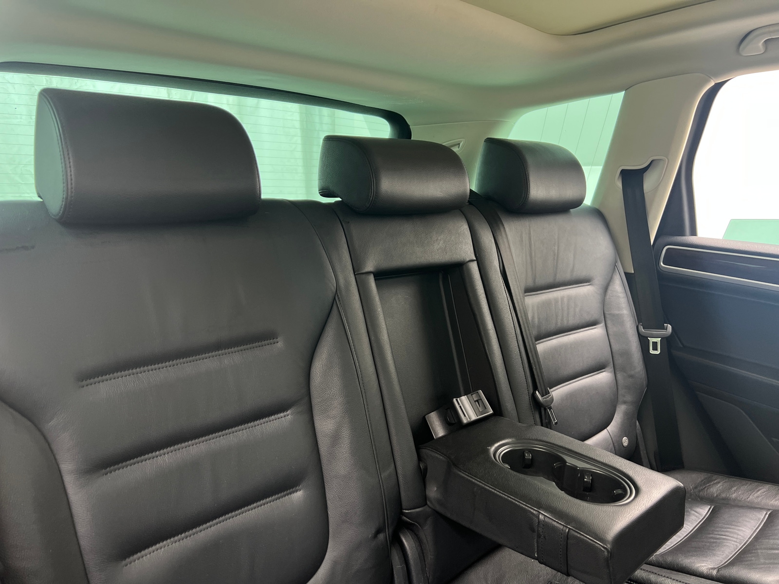 Thumbnail: 2016 Volkswagen Touareg - 6