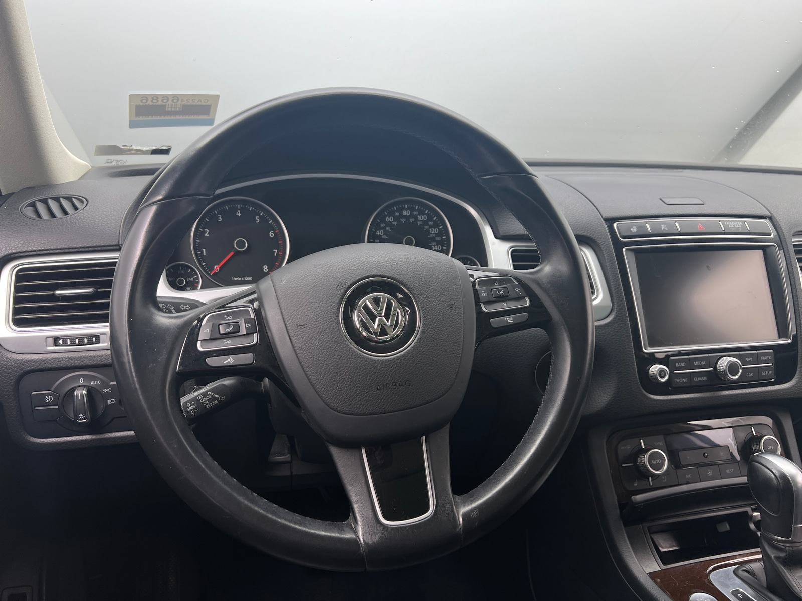 Thumbnail: 2016 Volkswagen Touareg - 5