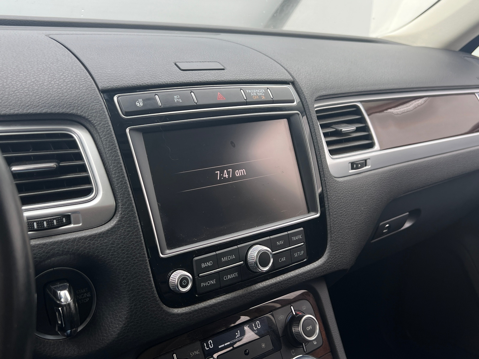 Thumbnail: 2016 Volkswagen Touareg - 4