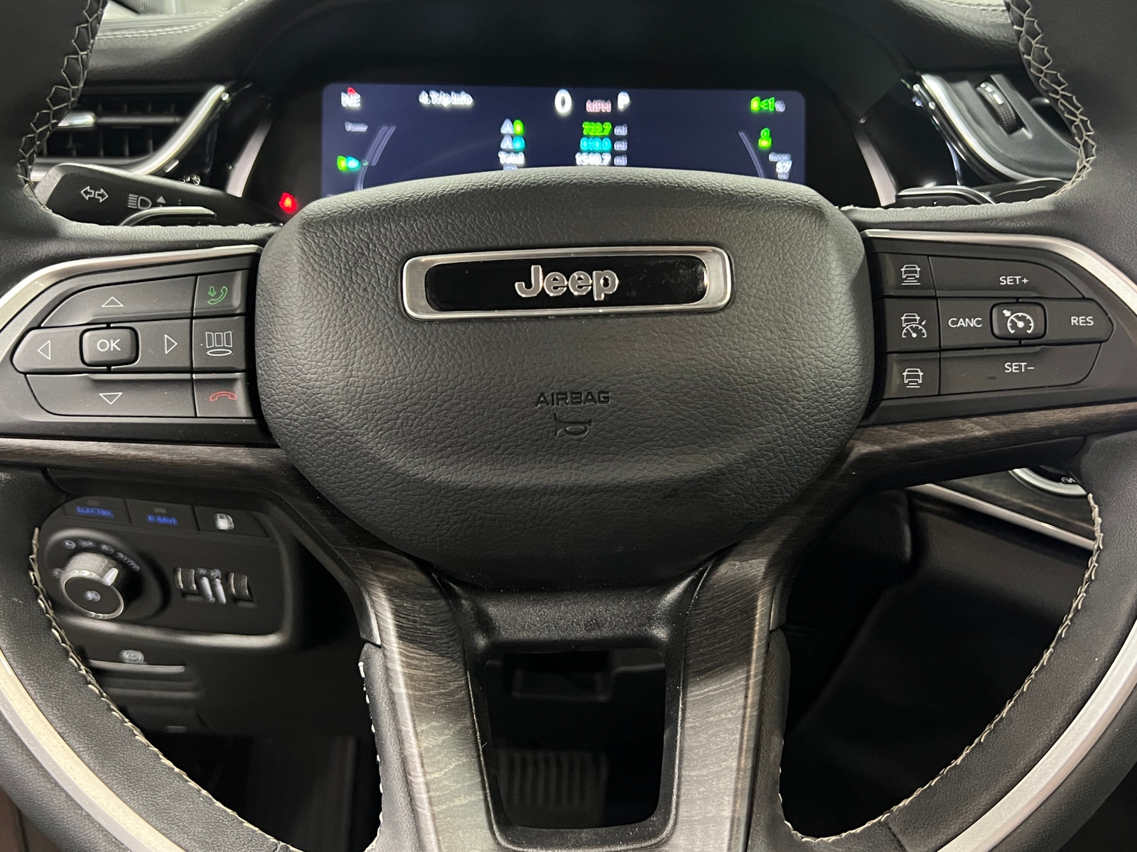Thumbnail: 2023 Jeep Grand Cherokee - 4
