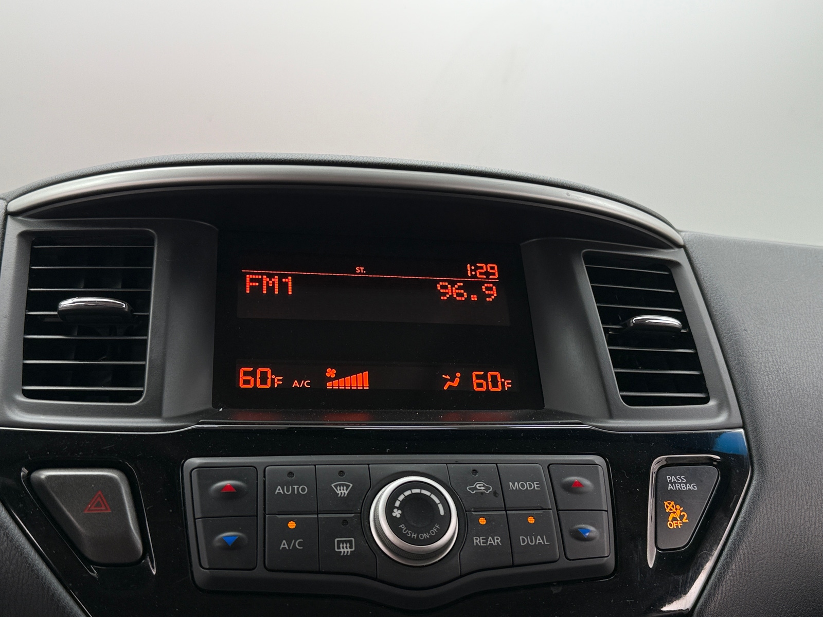Thumbnail: 2016 Nissan Pathfinder - 4