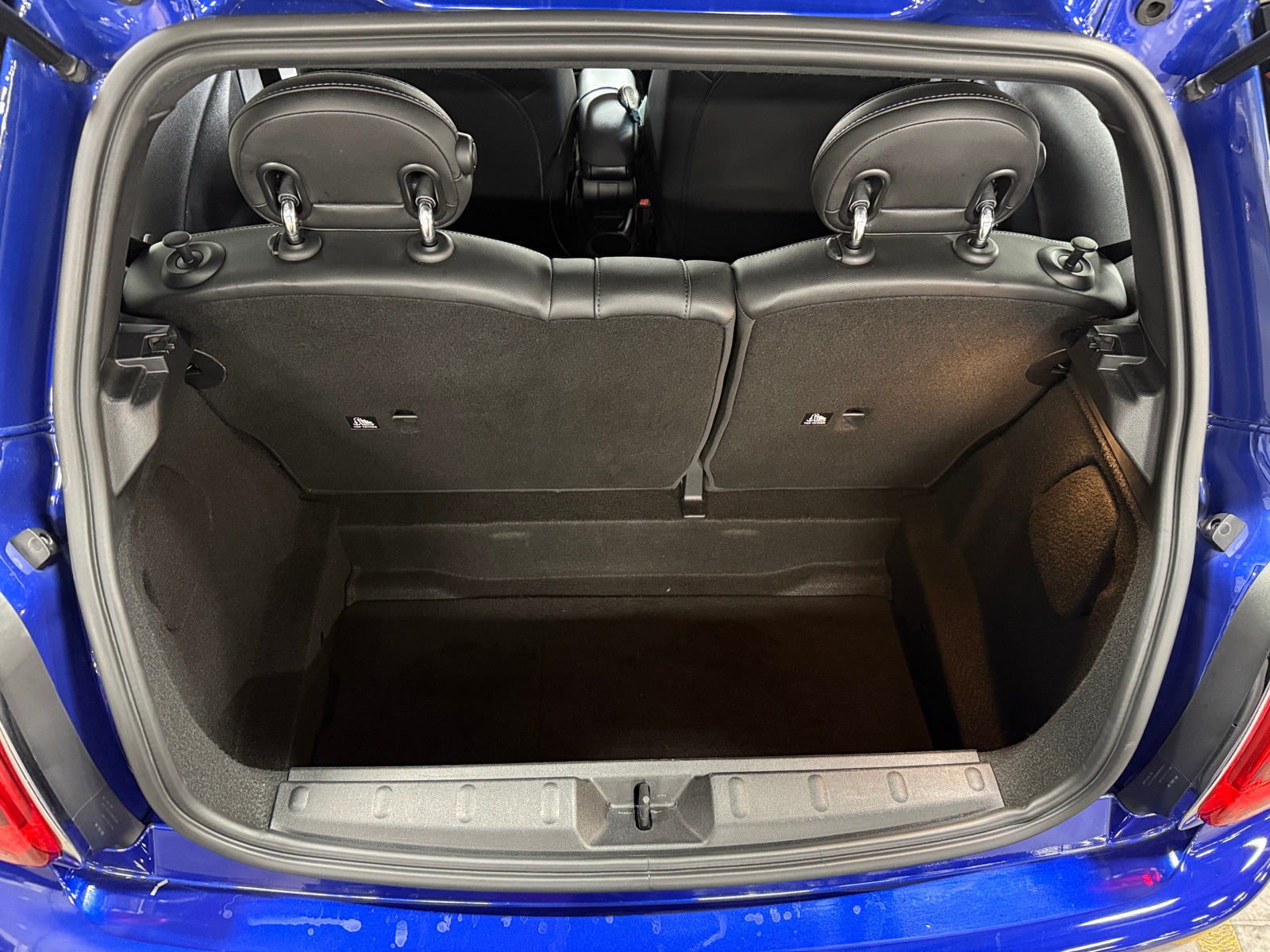 Thumbnail: 2021 MINI Cooper Hardtop - 6