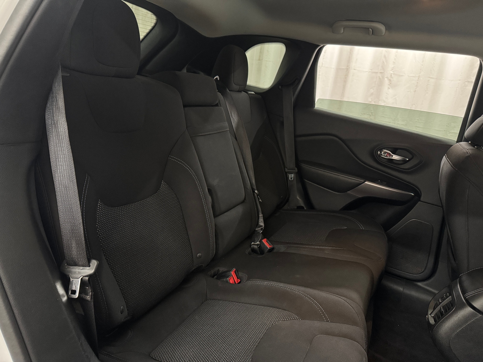 Thumbnail: 2019 Jeep Cherokee - 6