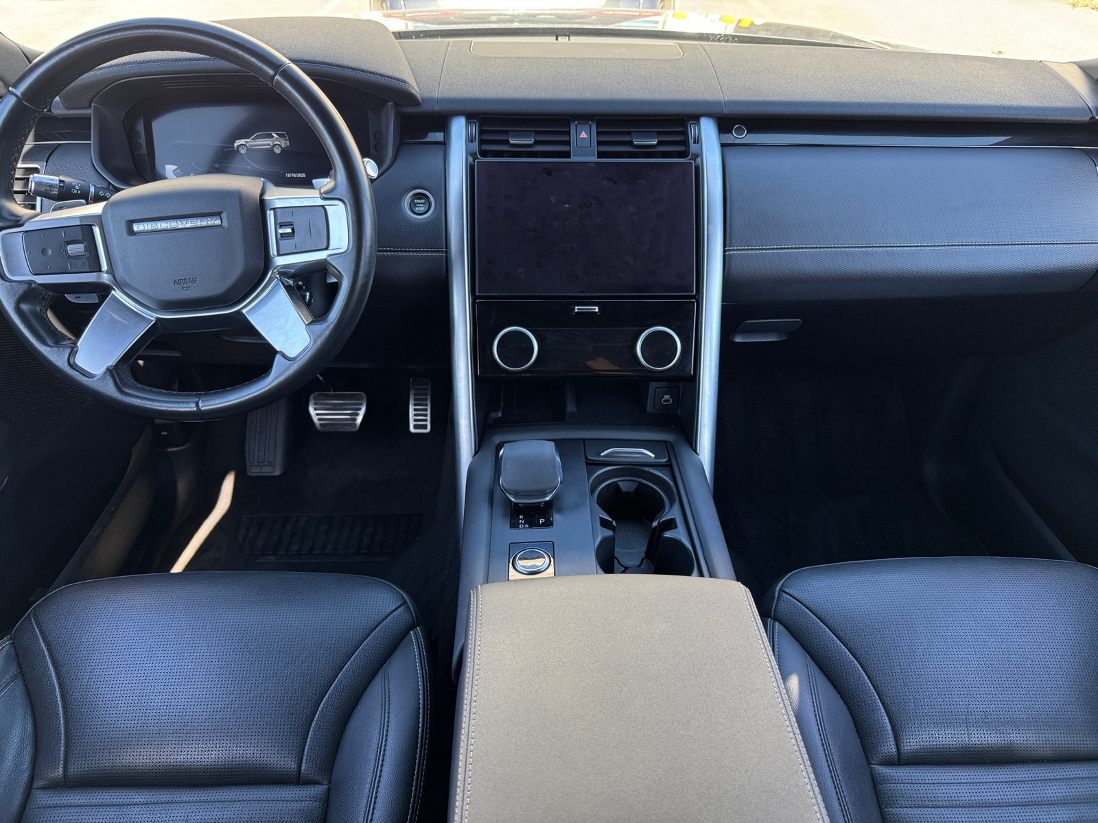 Thumbnail: 2021 Land Rover Discovery - 2