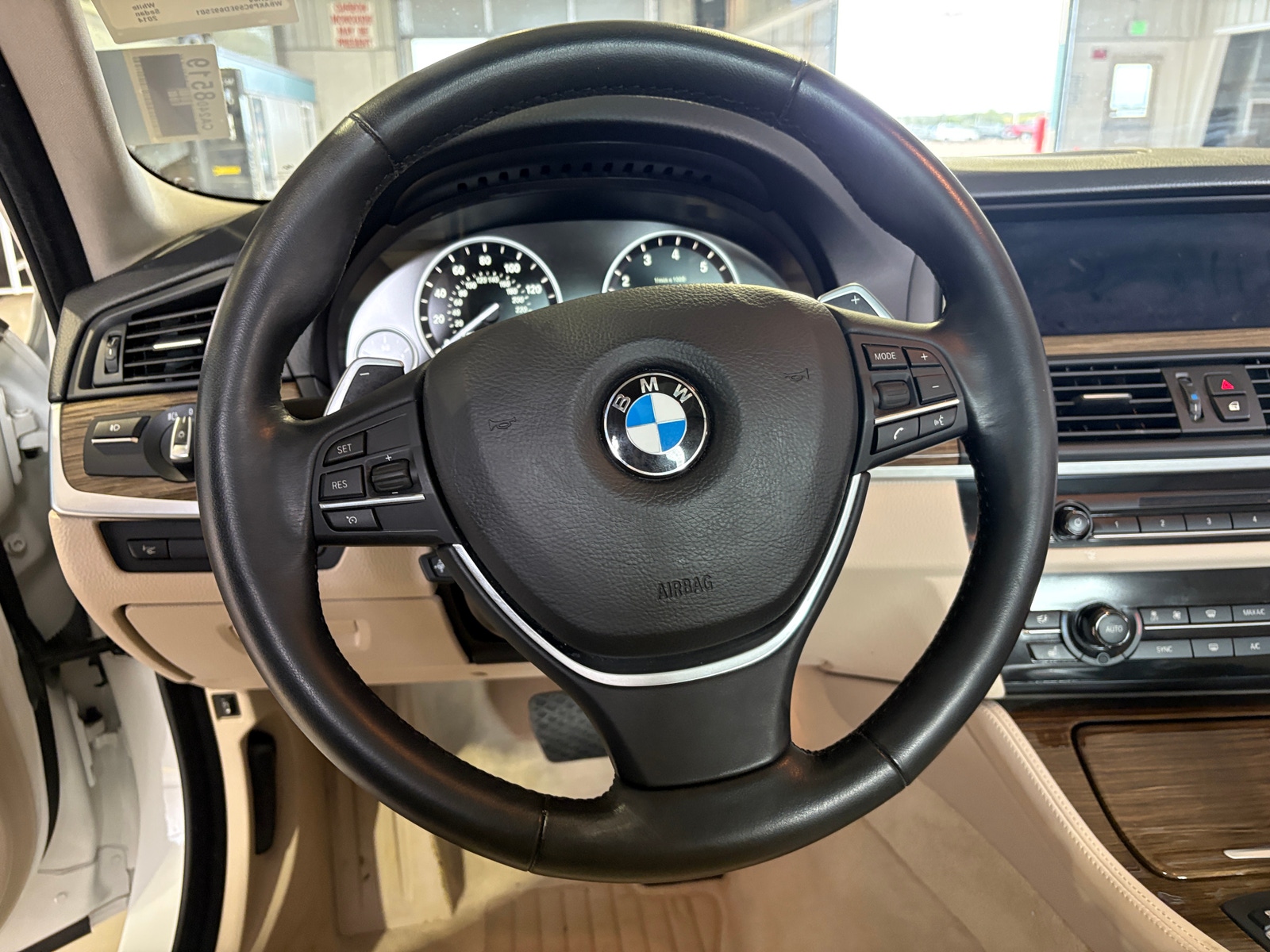 Thumbnail: 2014 BMW 5 Series - 5