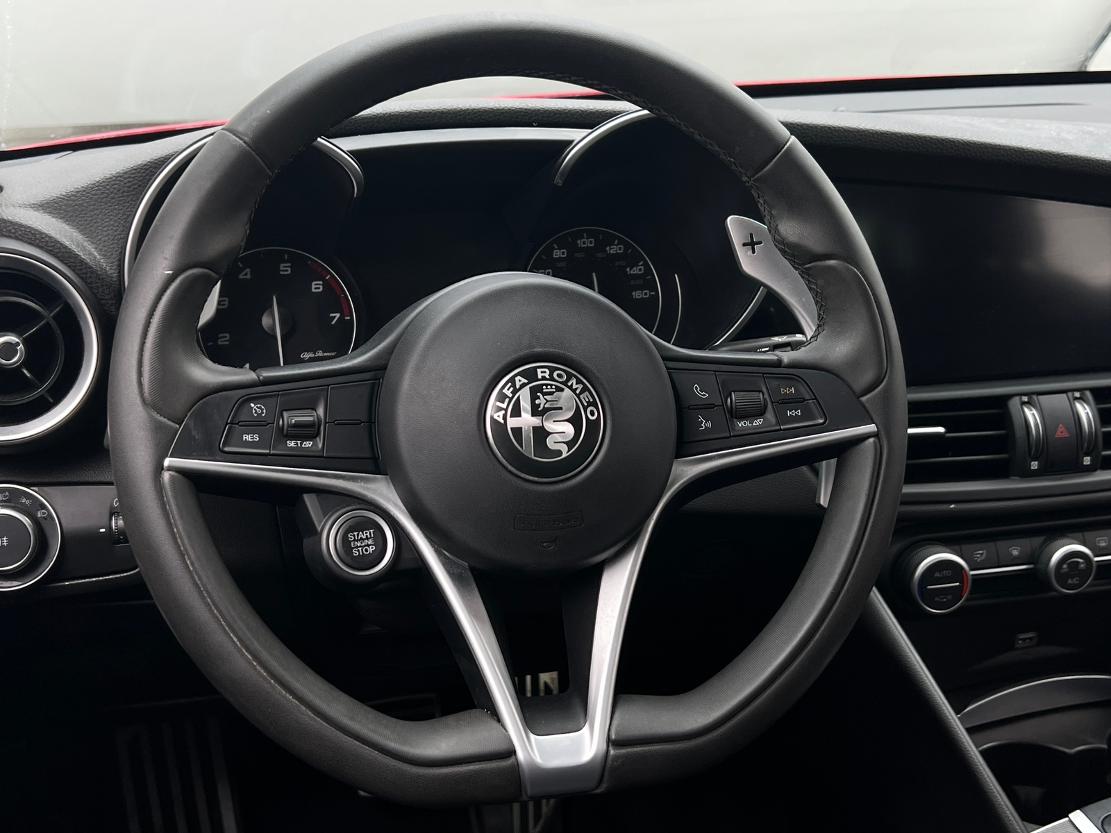 Thumbnail: 2019 Alfa Romeo Giulia - 4