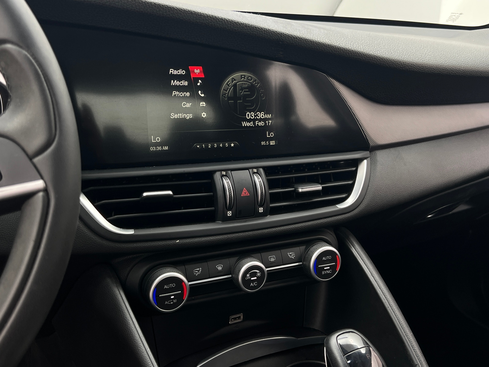 Thumbnail: 2019 Alfa Romeo Giulia - 3