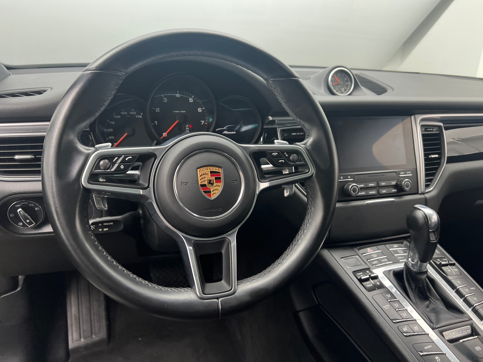 Thumbnail: 2018 Porsche Macan - 4