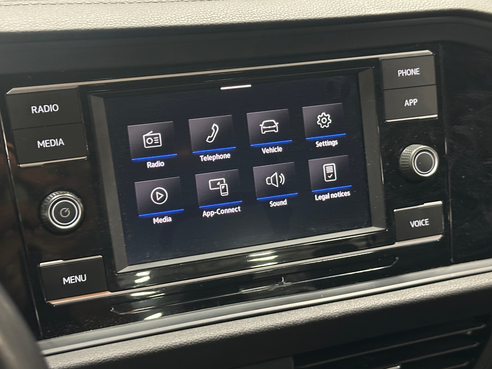 Thumbnail: 2024 Volkswagen Jetta - 4