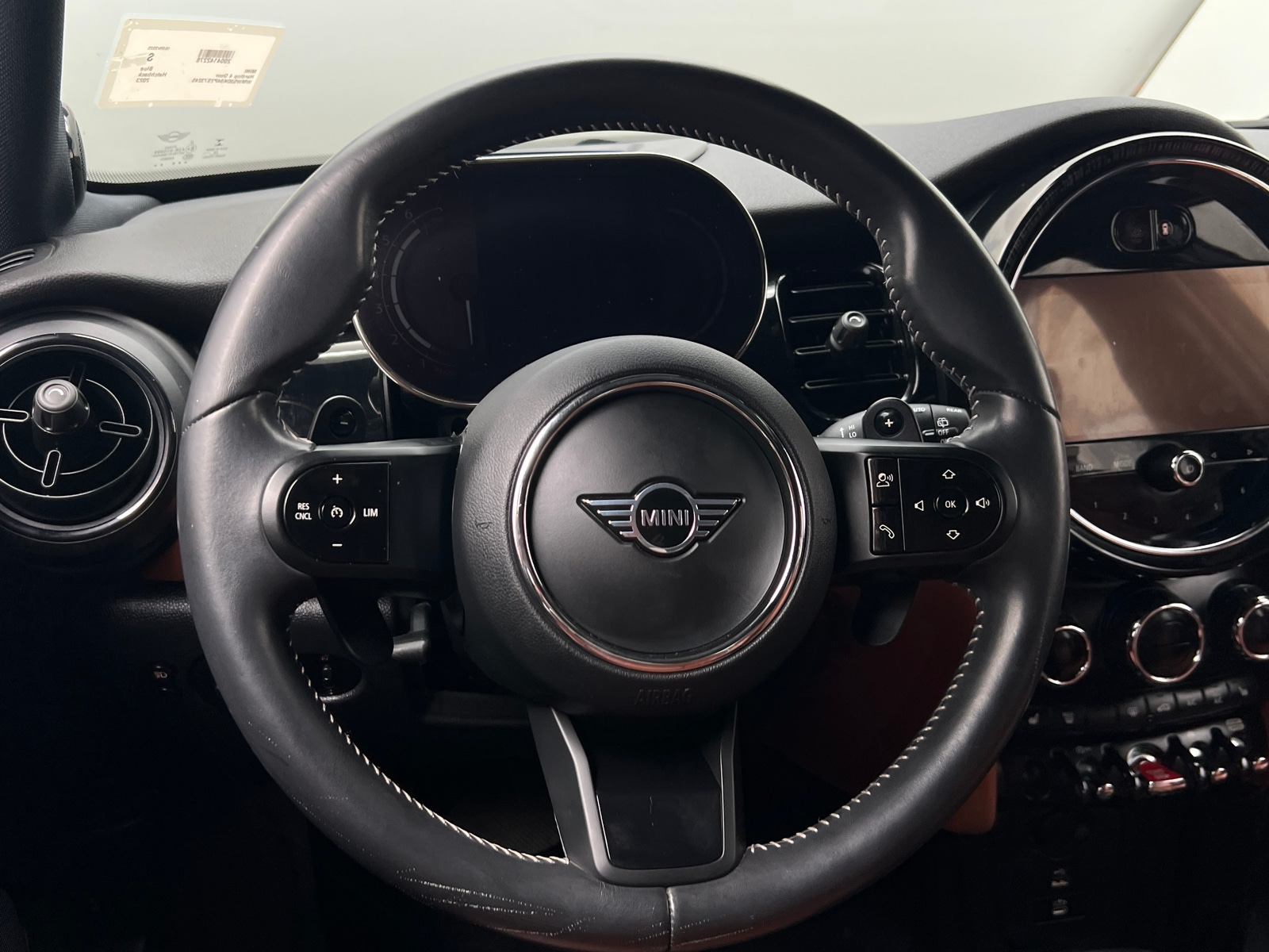 Thumbnail: 2023 MINI Cooper Hardtop - 4