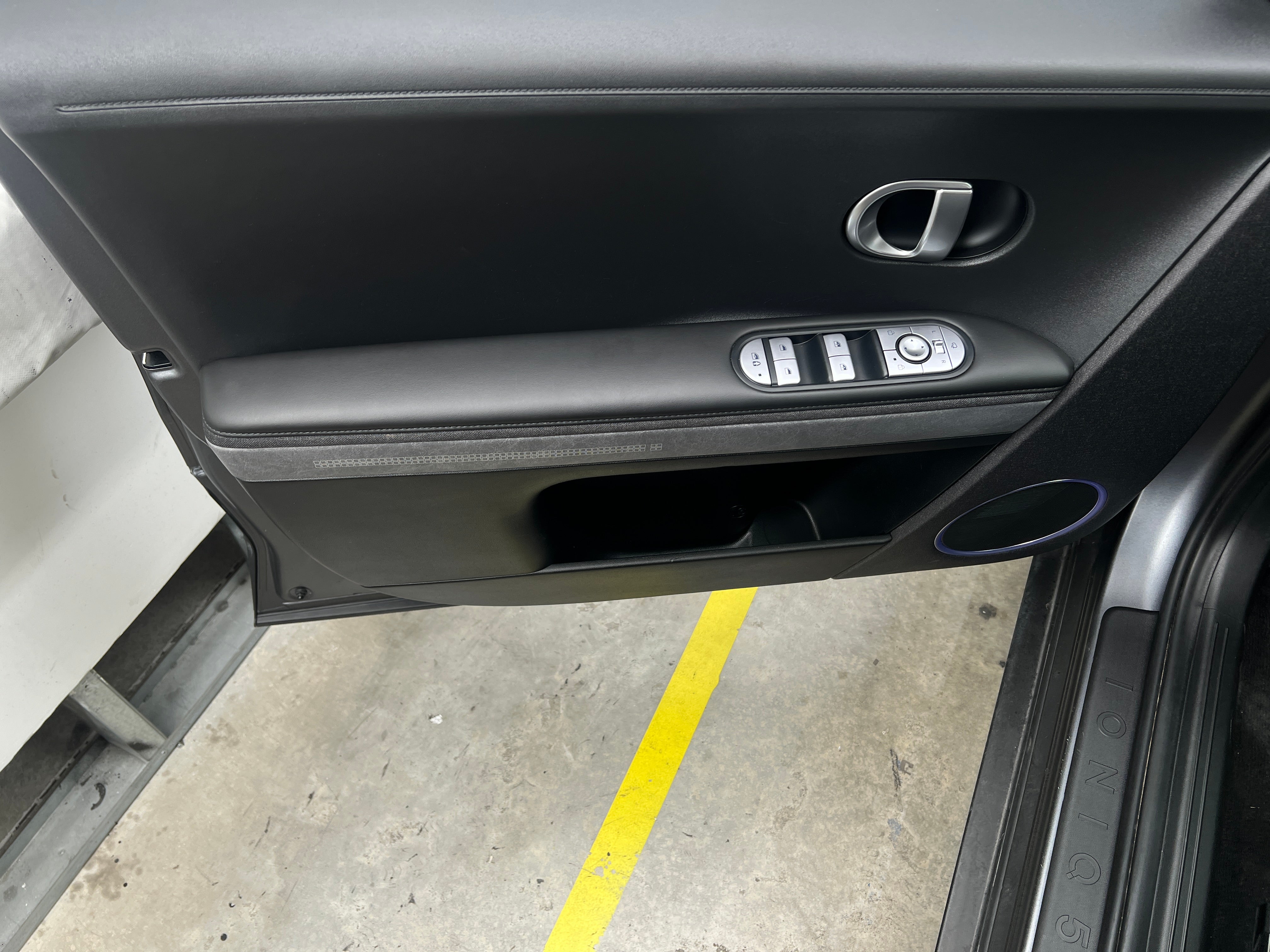 Used 2022 Hyundai IONIQ 5 SEL with VIN KM8KNDAFXNU052395 for sale in Oak Creek, WI