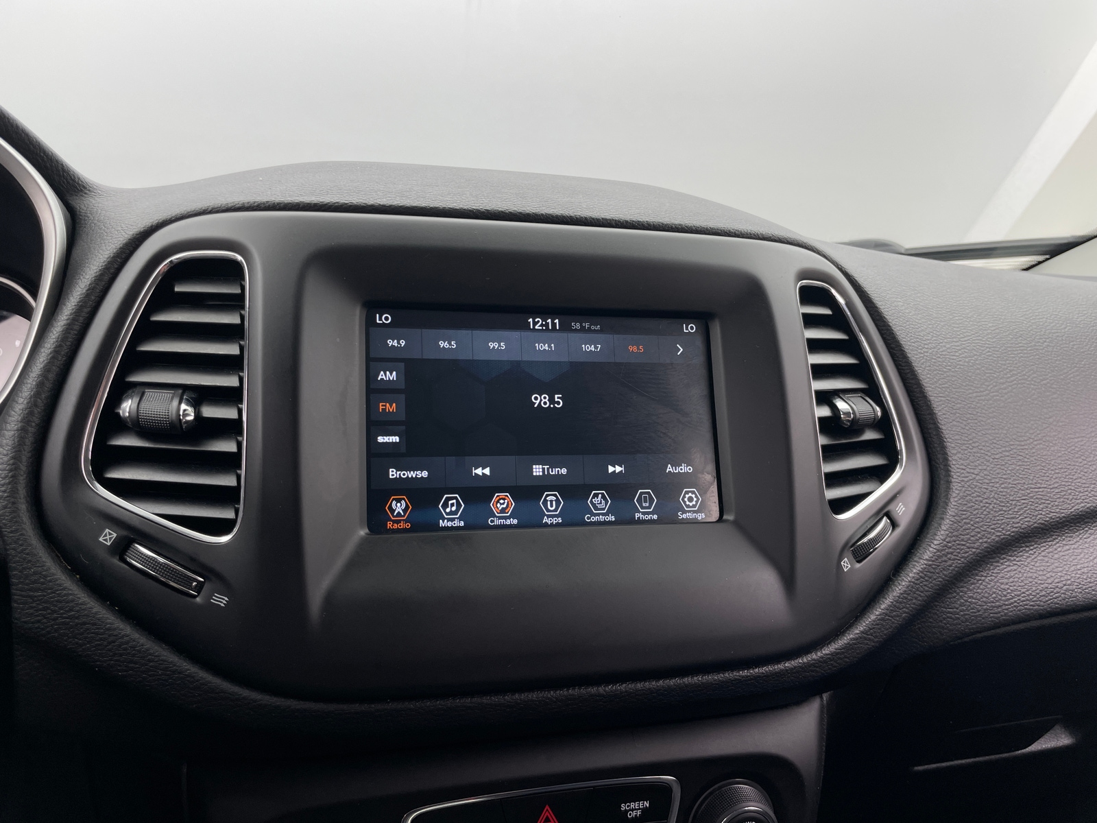 Thumbnail: 2020 Jeep Compass - 4