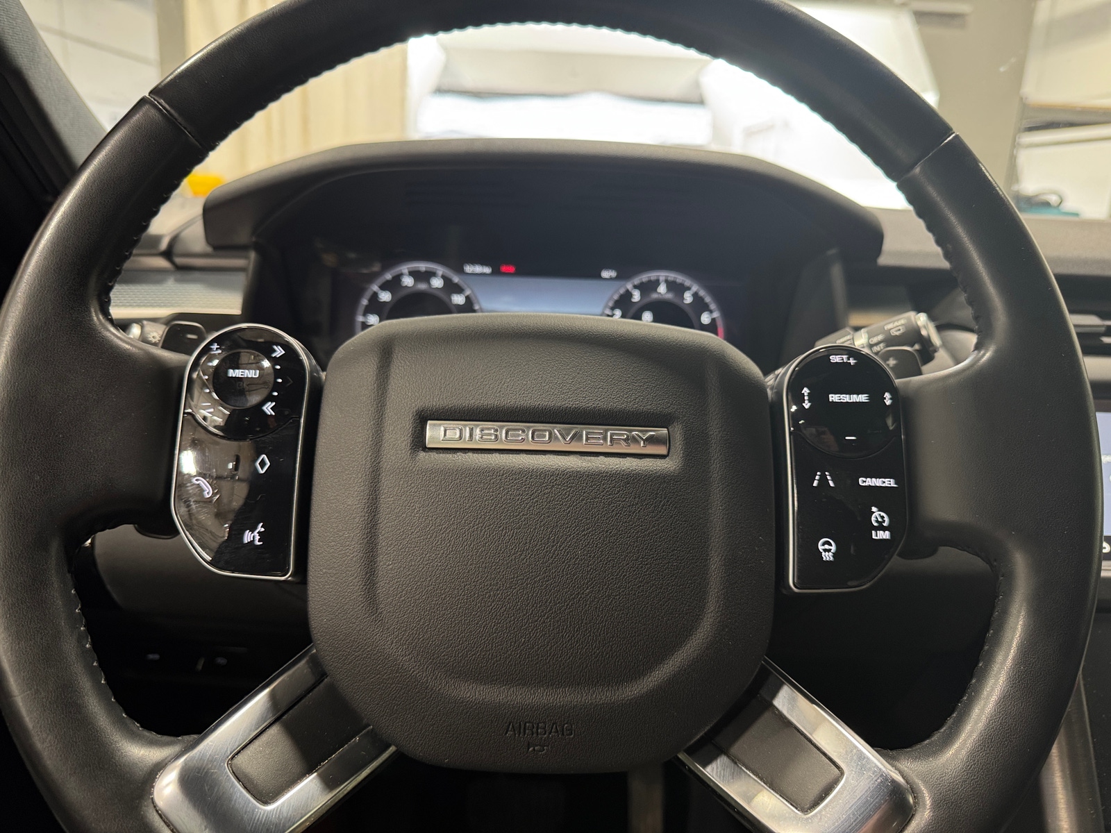 Thumbnail: 2020 Land Rover Discovery - 4