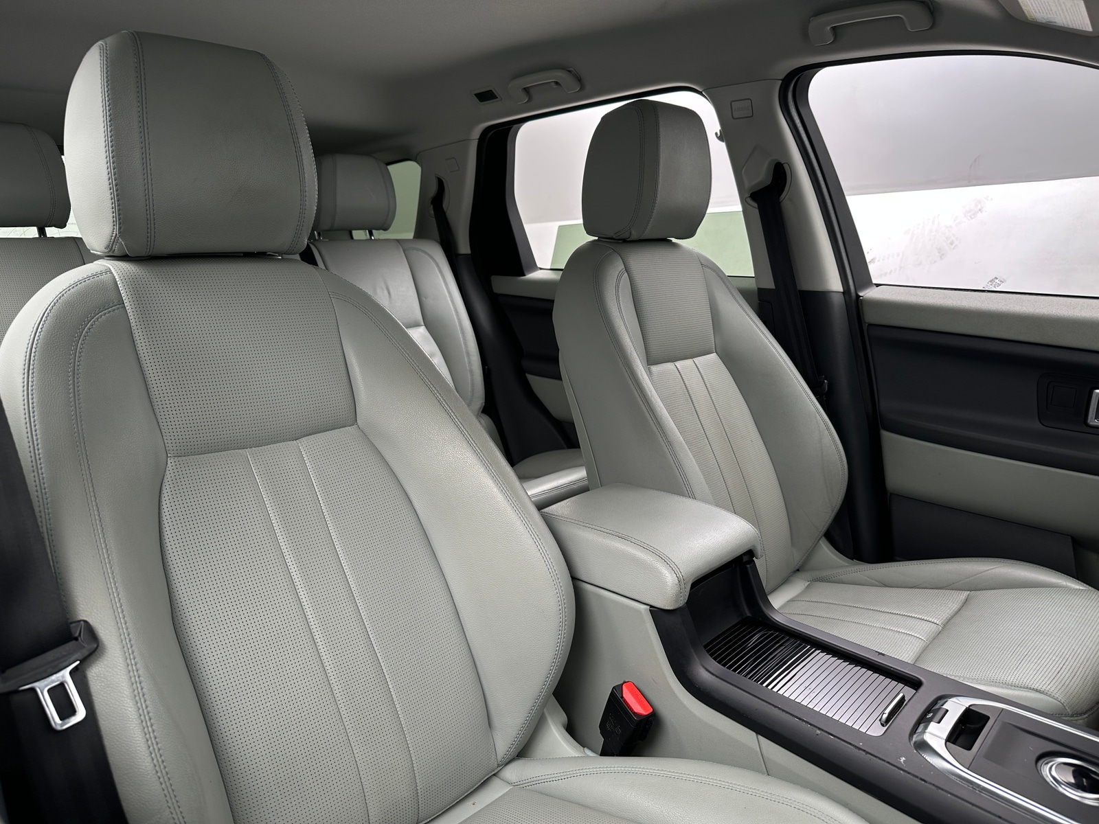 Thumbnail: 2018 Land Rover Discovery Sport - 2