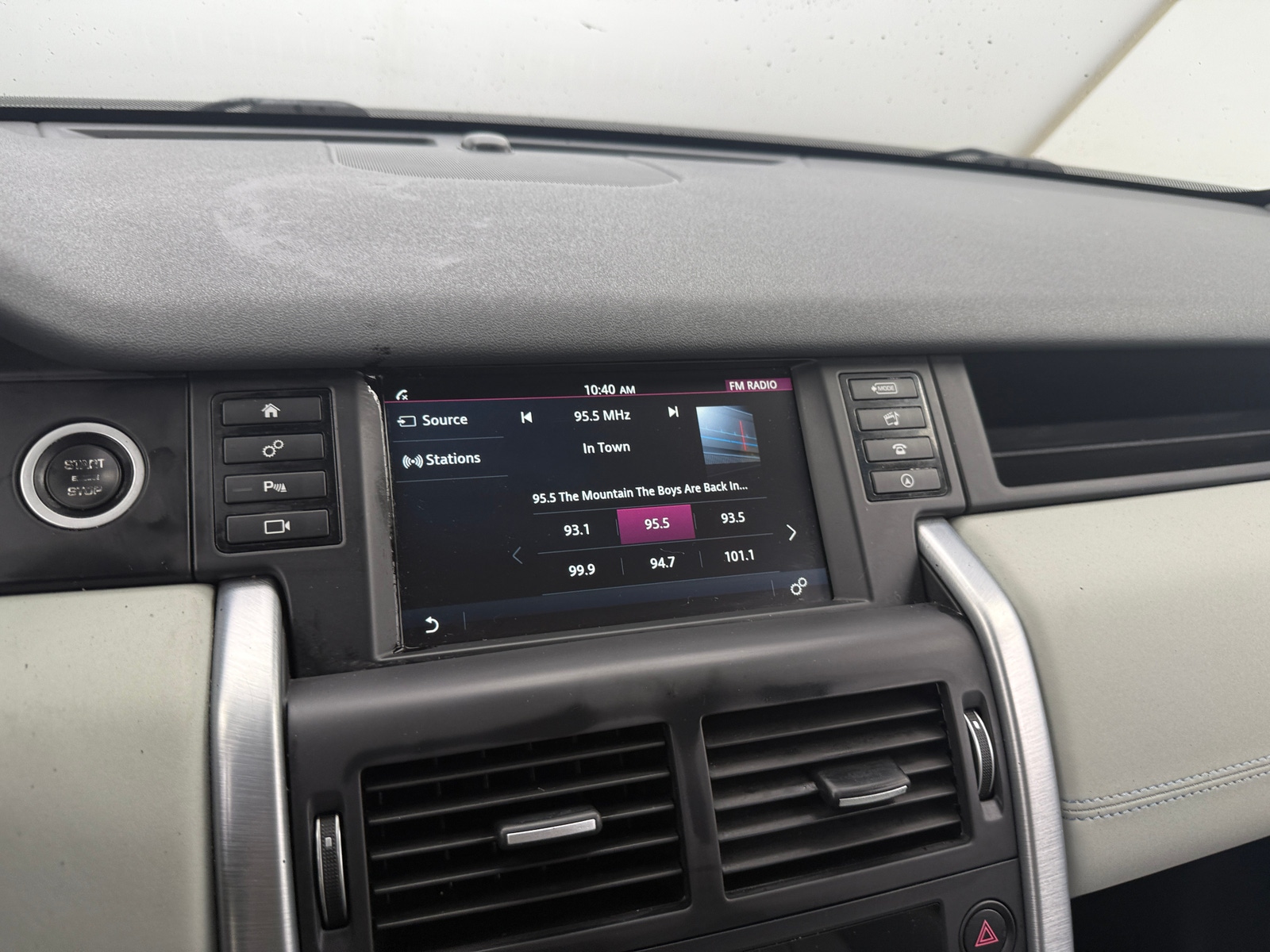 Thumbnail: 2018 Land Rover Discovery Sport - 4