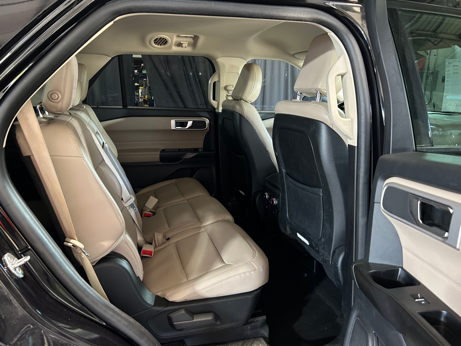 Thumbnail: 2020 Ford Explorer - 6