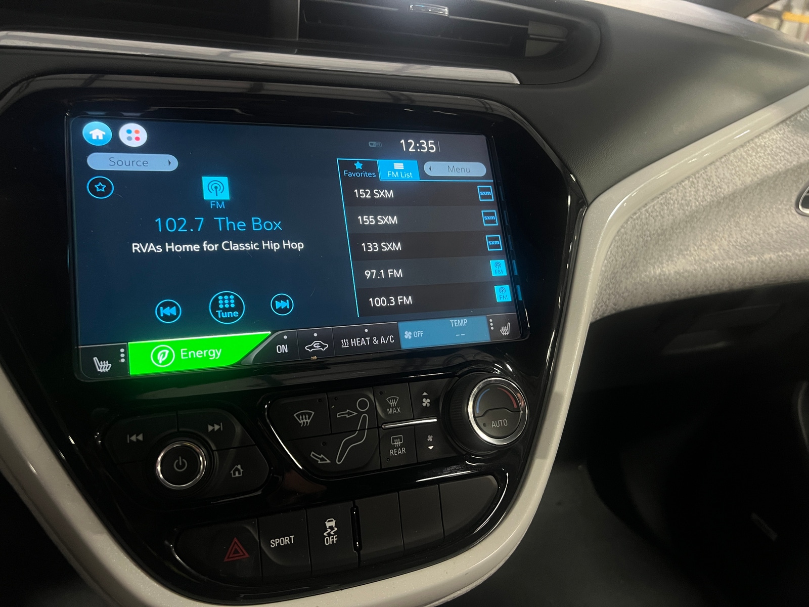 Thumbnail: 2017 Chevrolet Bolt EV - 3